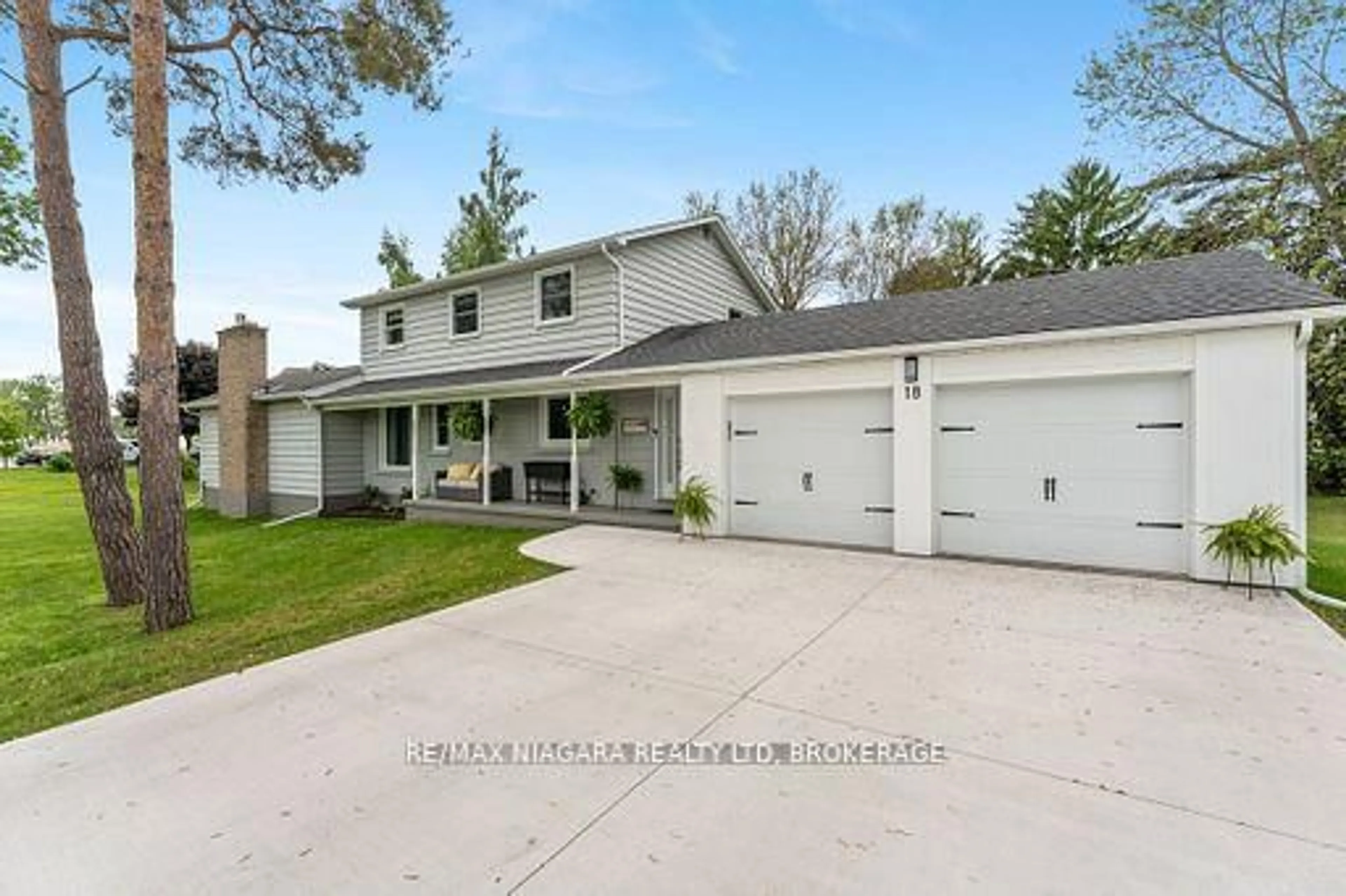 Home with vinyl exterior material, street for 18 Rosemount Ave, Port Colborne Ontario L3K 5P7