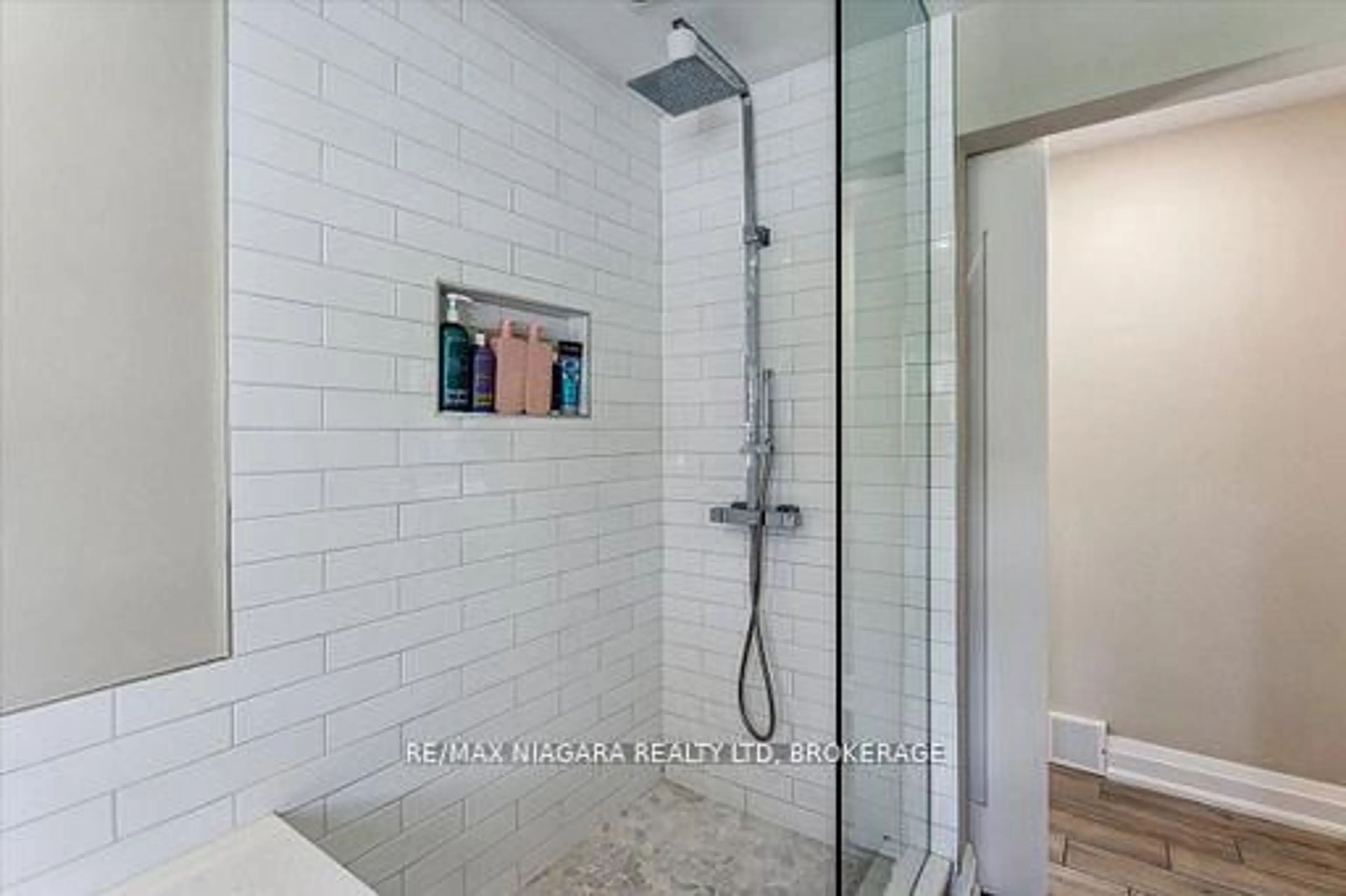 Contemporary bathroom, ceramic/tile floor for 18 Rosemount Ave, Port Colborne Ontario L3K 5P7