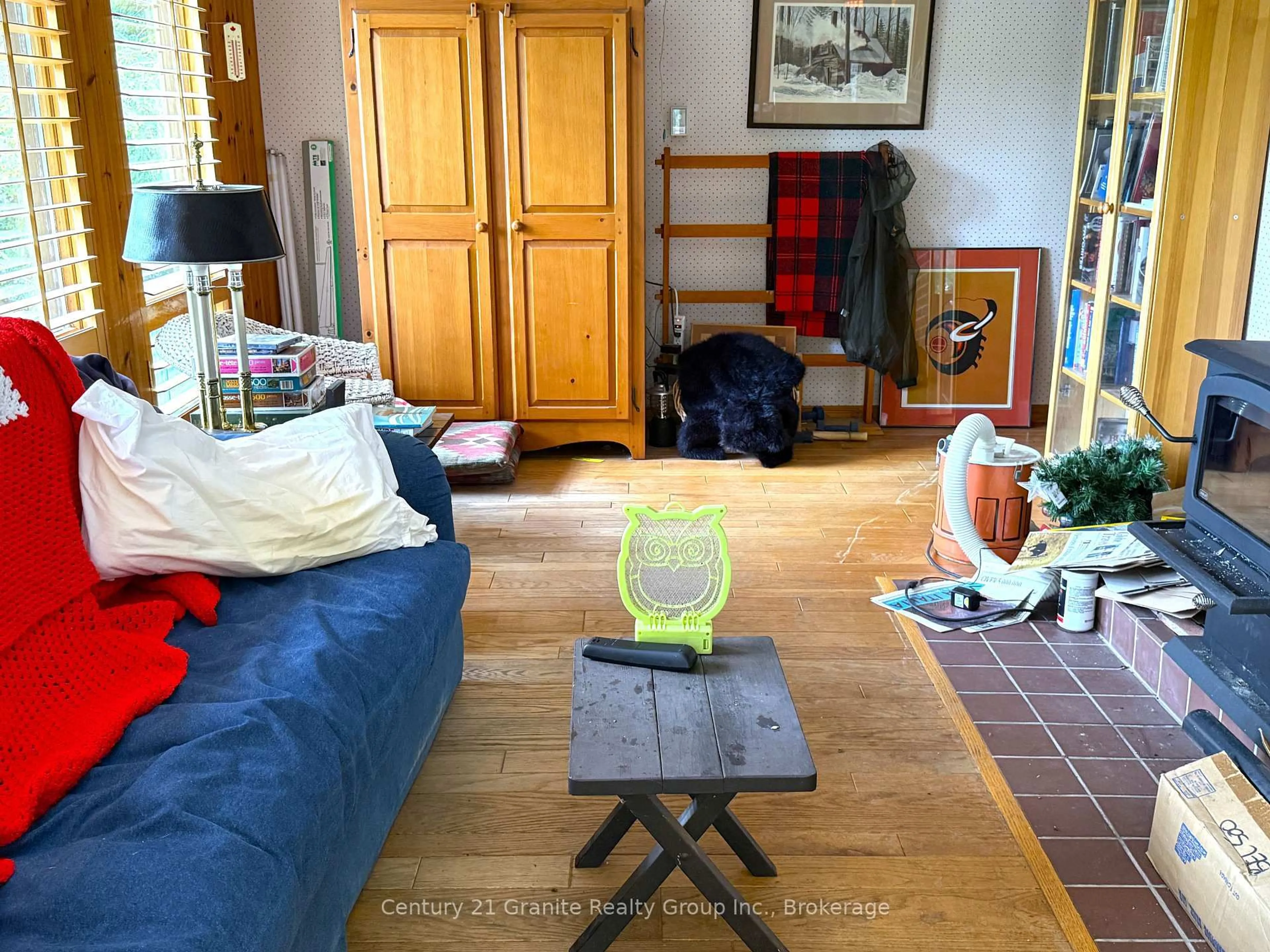 Living room with furniture, unknown for 1297 Watts Rd, Dysart et al Ontario K0M 1S0