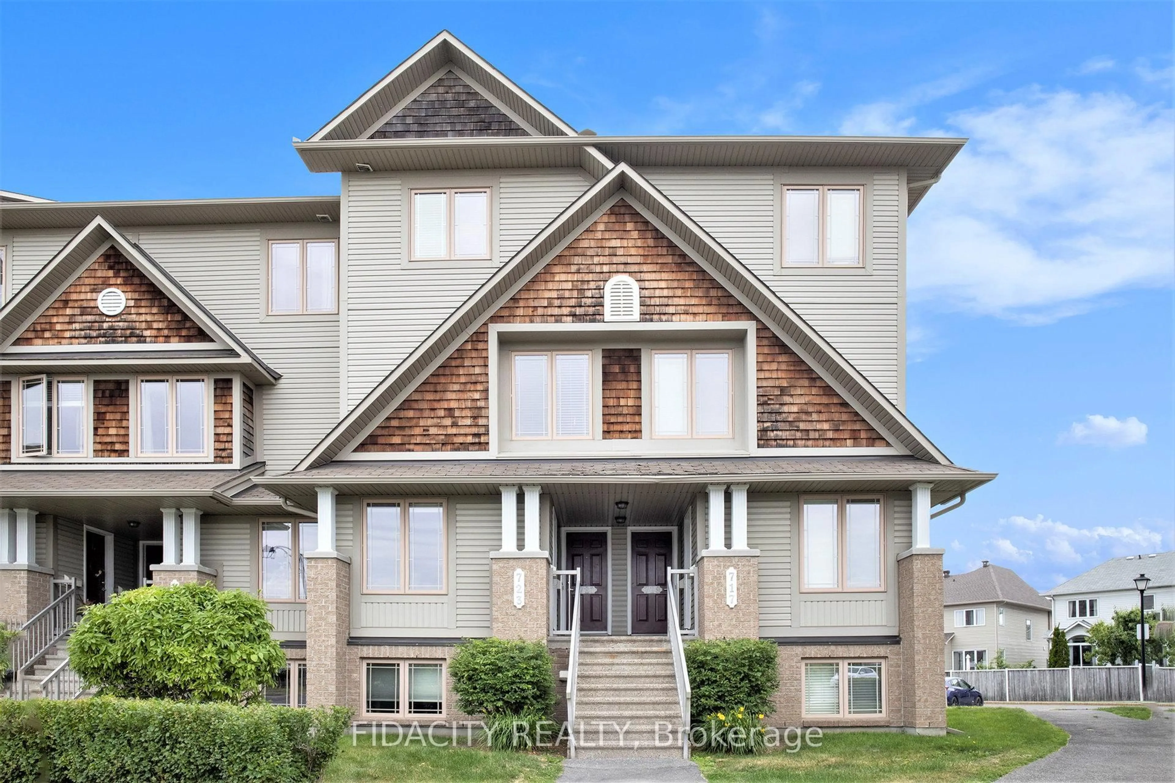 Home with brick exterior material, building for 721 Lakeridge Dr, Ottawa Ontario K4A 0N5