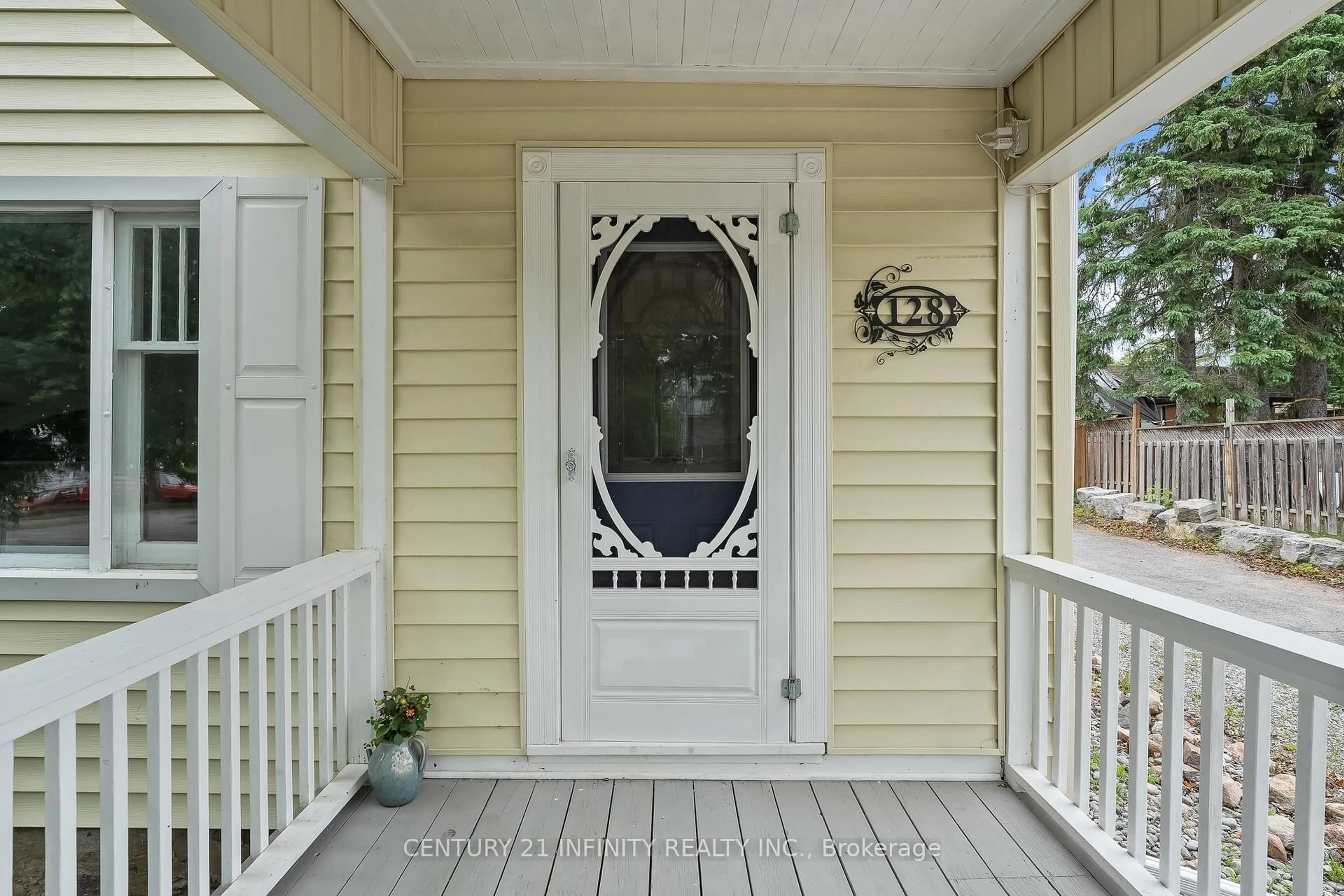Indoor entryway for 128 Glengarry Rd, Kawartha Lakes Ontario L0A 1A0