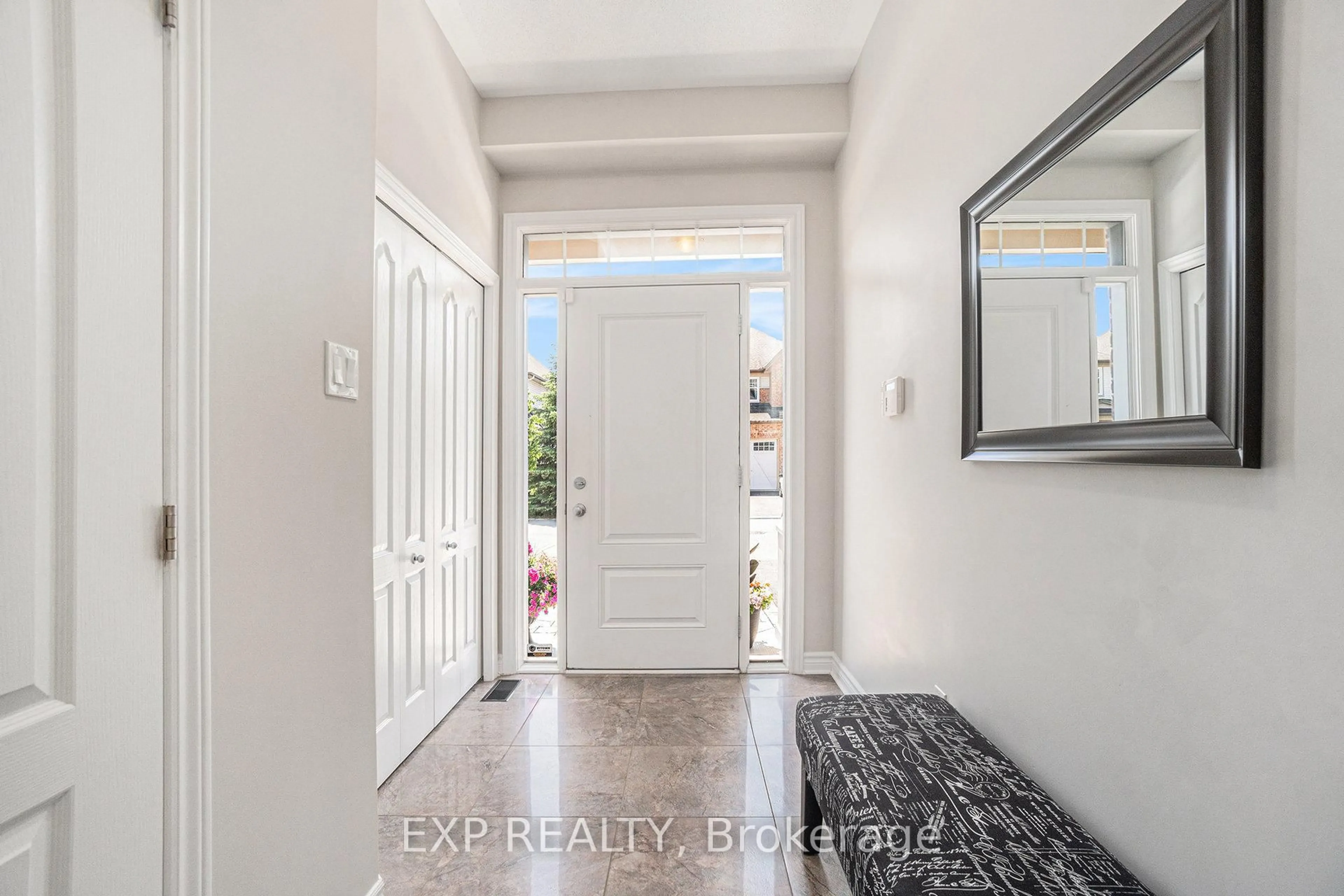 Indoor entryway for 644 Moorpark Ave, Ottawa Ontario K2M 0H8