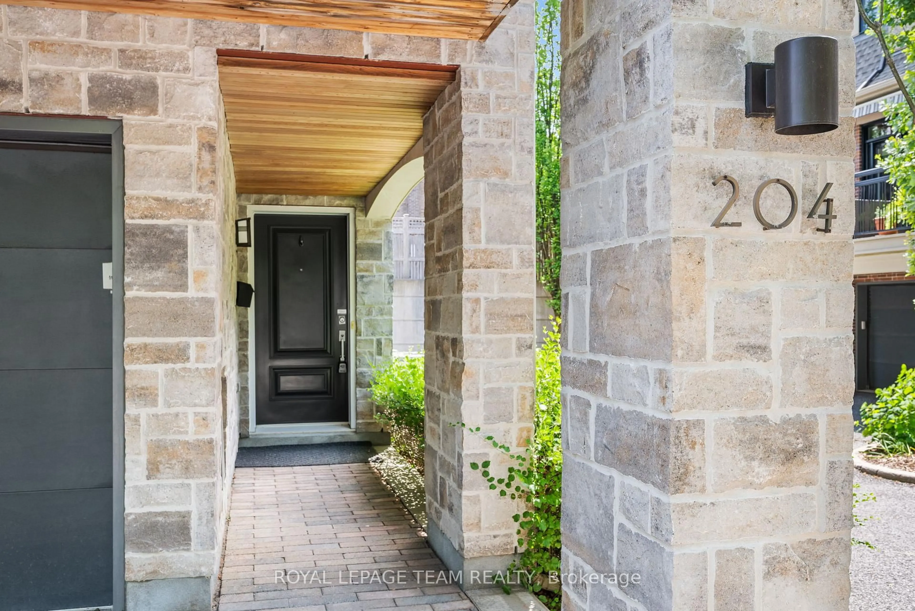 Indoor entryway for 204 Dalkeith Private, Ottawa Ontario K1Y 2H7