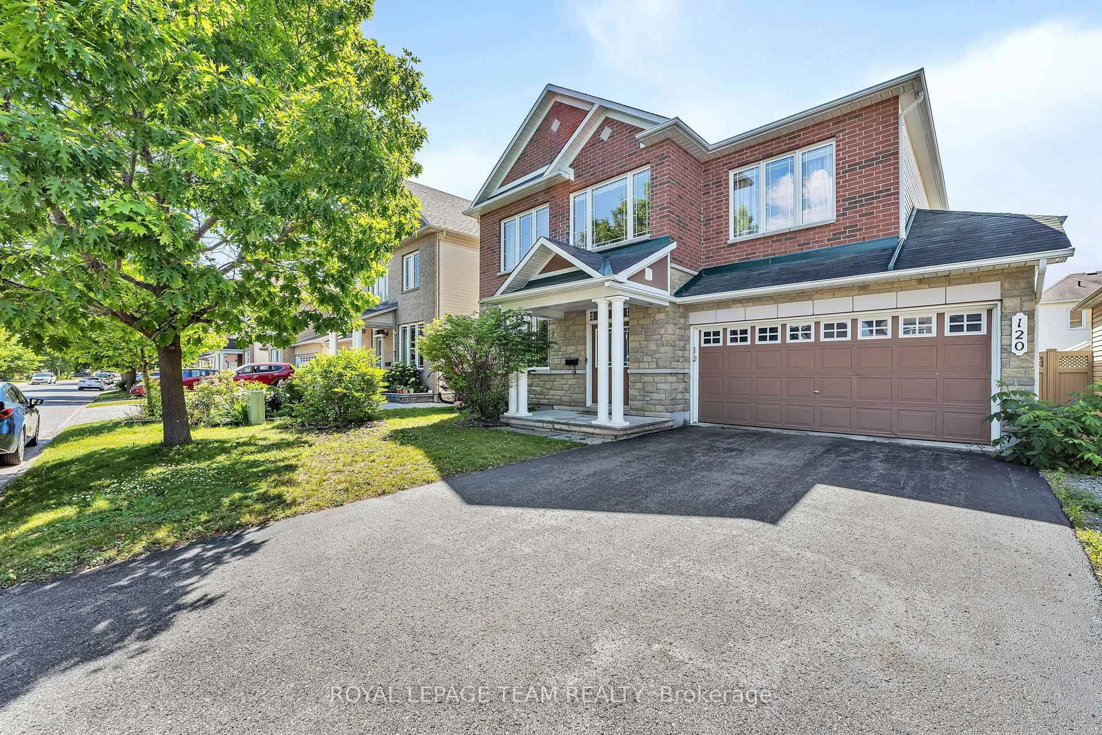 A pic from outside/outdoor area/front of a property/back of a property/a pic from drone, street for 120 Tapestry Dr, Ottawa Ontario K2J 0H3