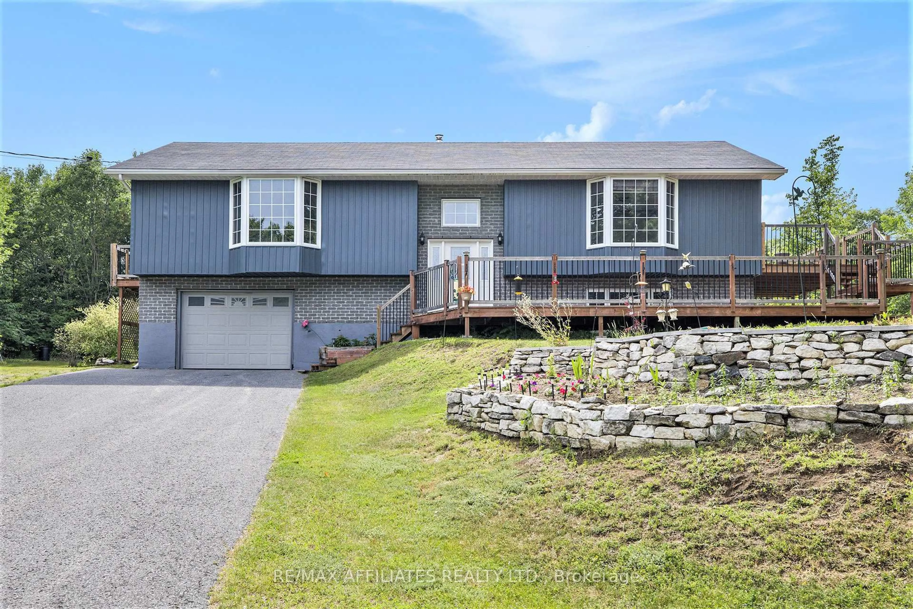 Home with vinyl exterior material, unknown for 13481 38 Highway, Sharbot Lake Ontario K0H 2P0