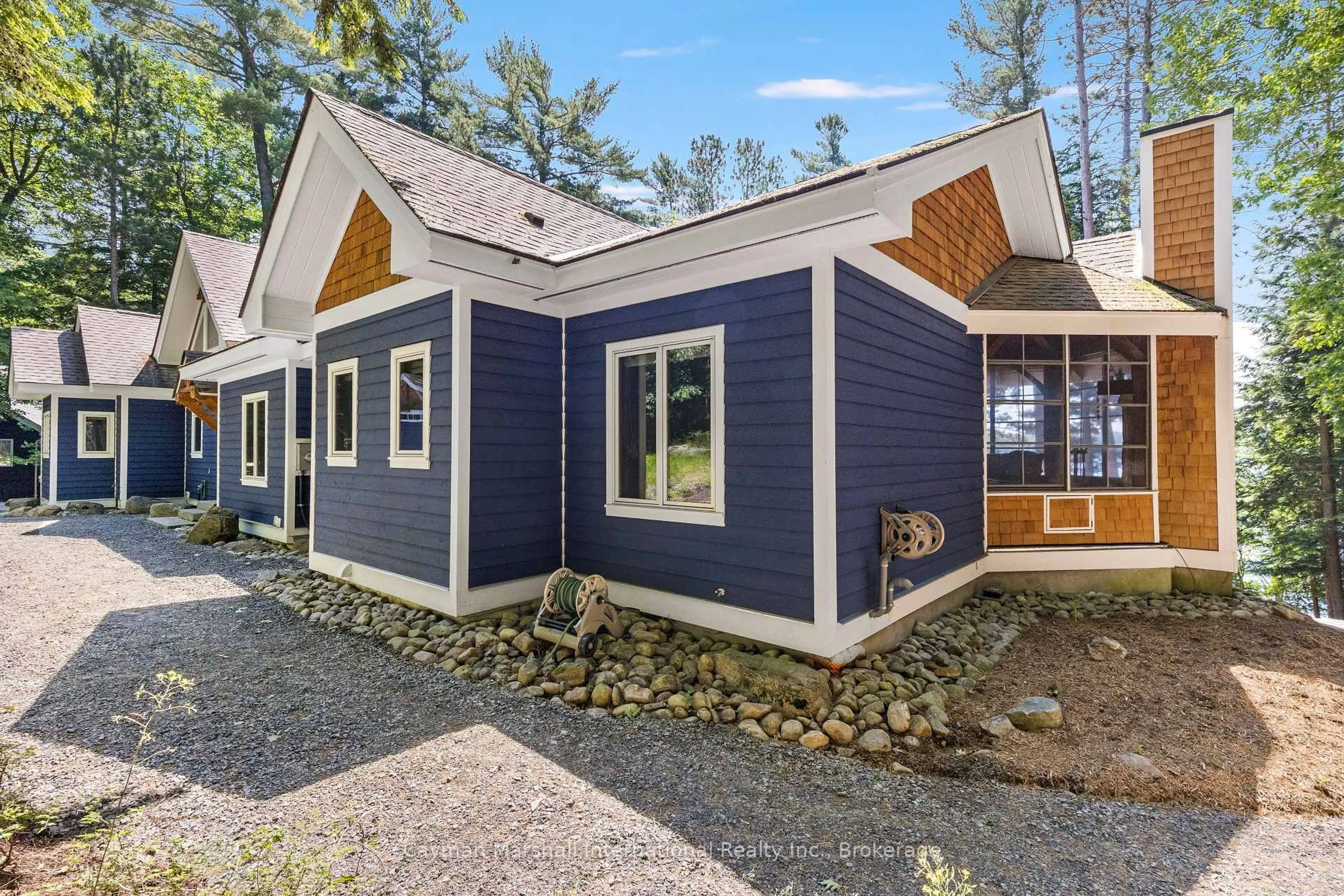 Home with vinyl exterior material, unknown for 50 BIGWIN Island, Lake of Bays Ontario P0B 1A0