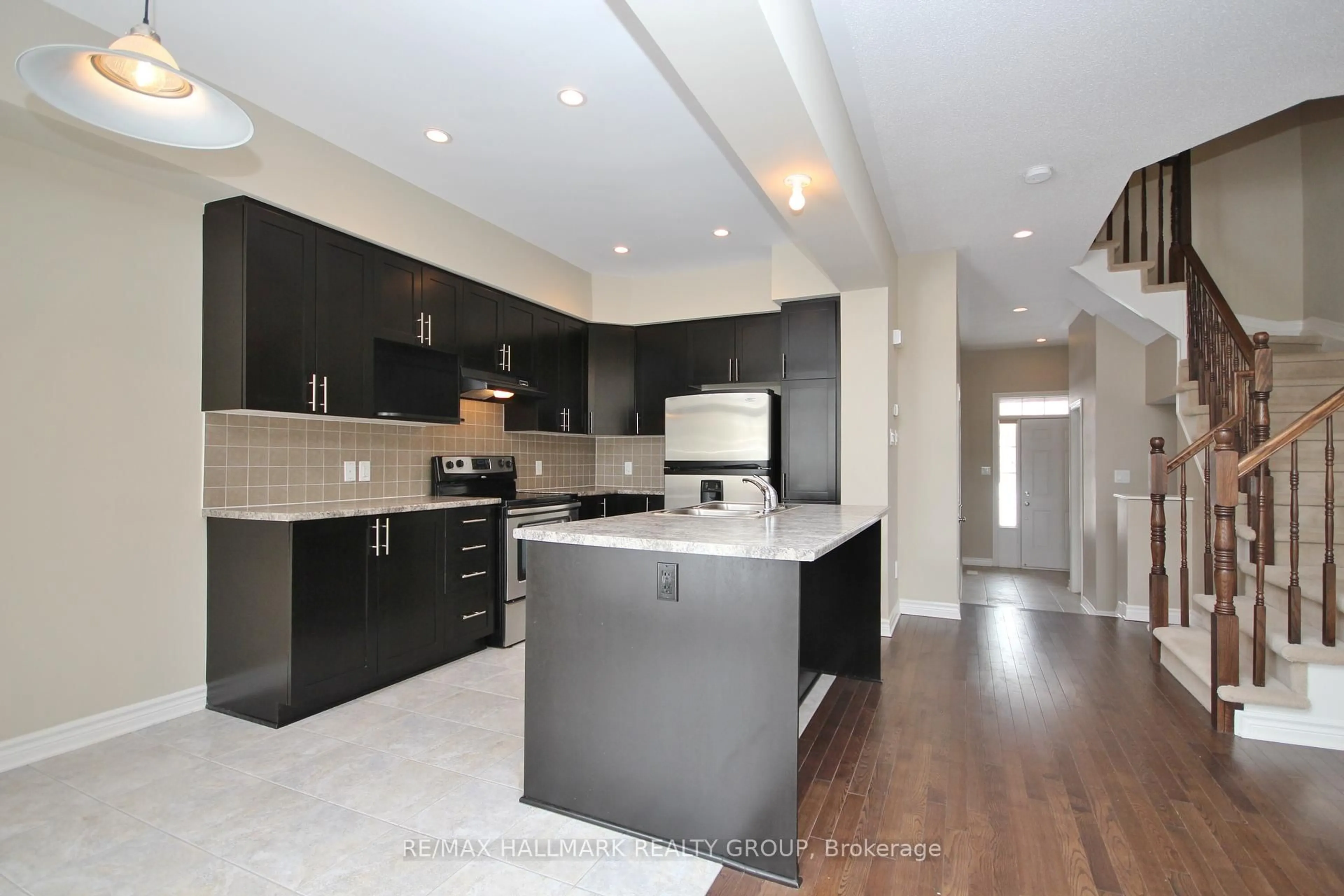 Open concept kitchen, unknown for 17 MADELON Dr, Ottawa Ontario K2J 5C7
