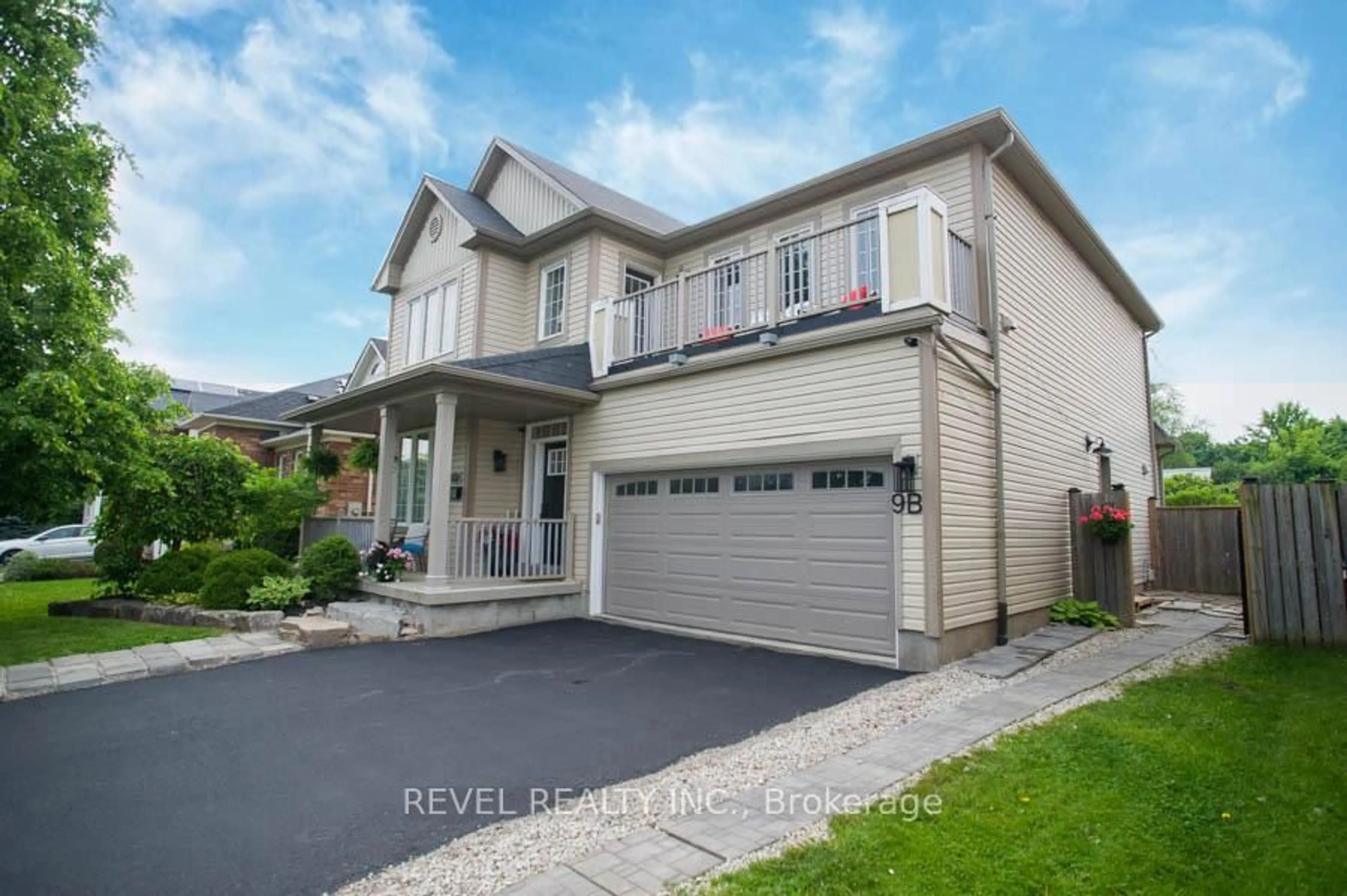 Home with vinyl exterior material, street for 9 Waldie Cres, Brantford Ontario N3T 0B7