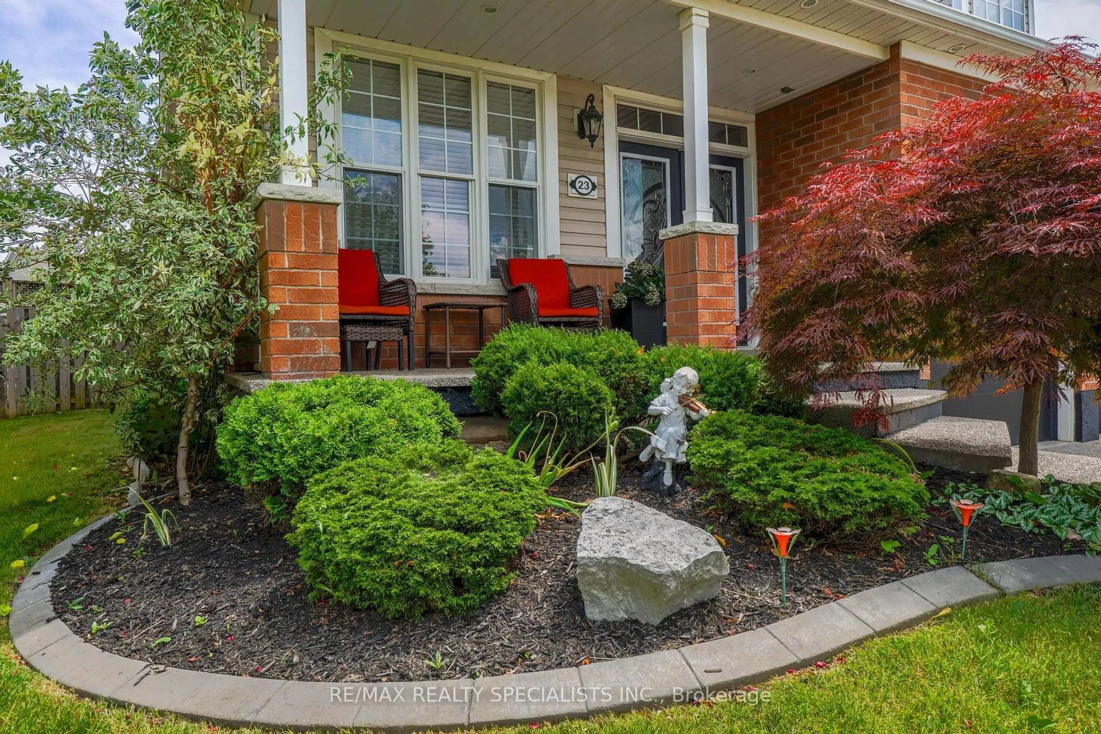 Patio, street for 23 Mathews Crt, Brant Ontario N3T 0A9