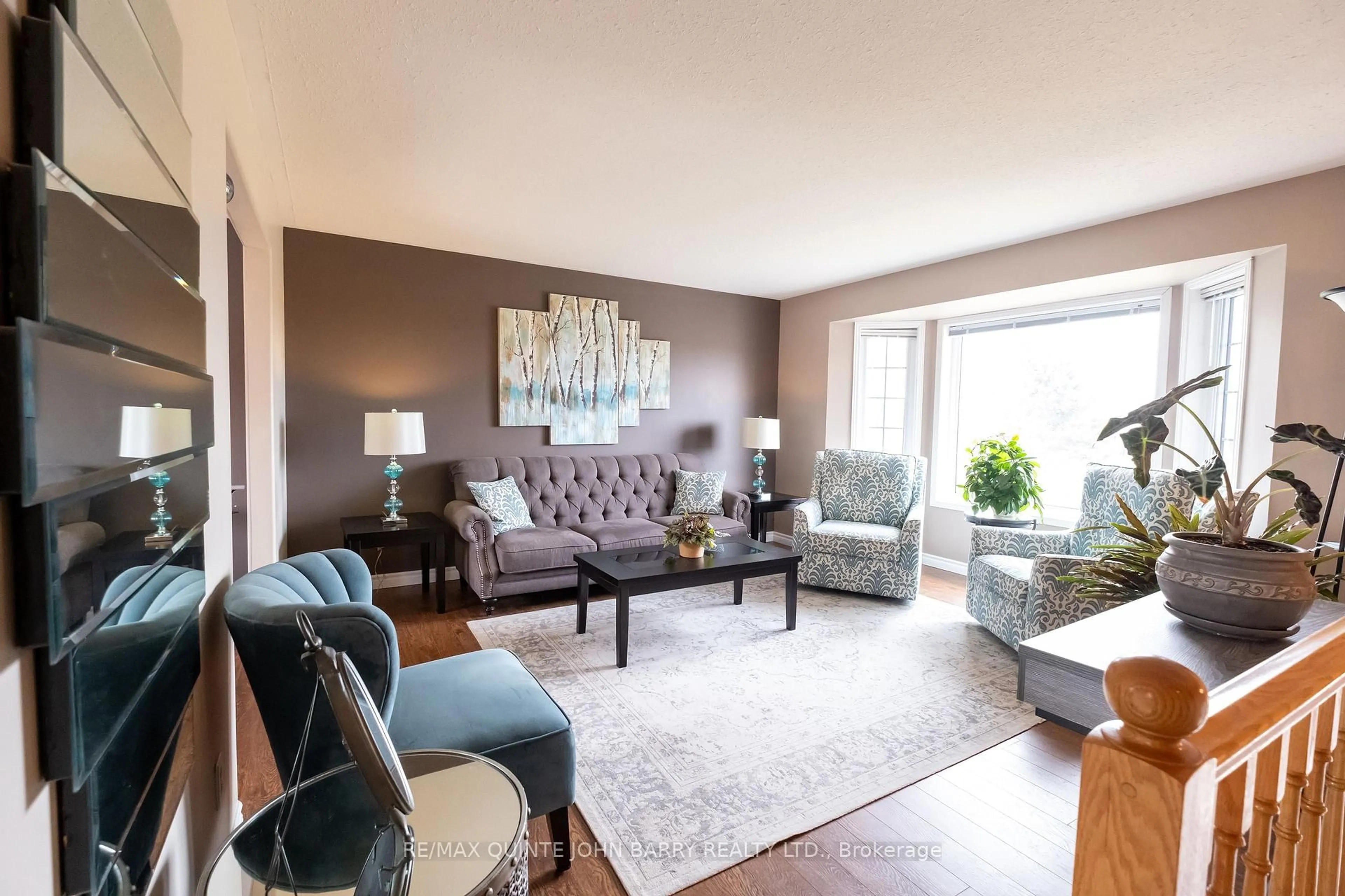 Living room with furniture, unknown for 77 Fitzgerald Rd, Quinte West Ontario K8V 0B1
