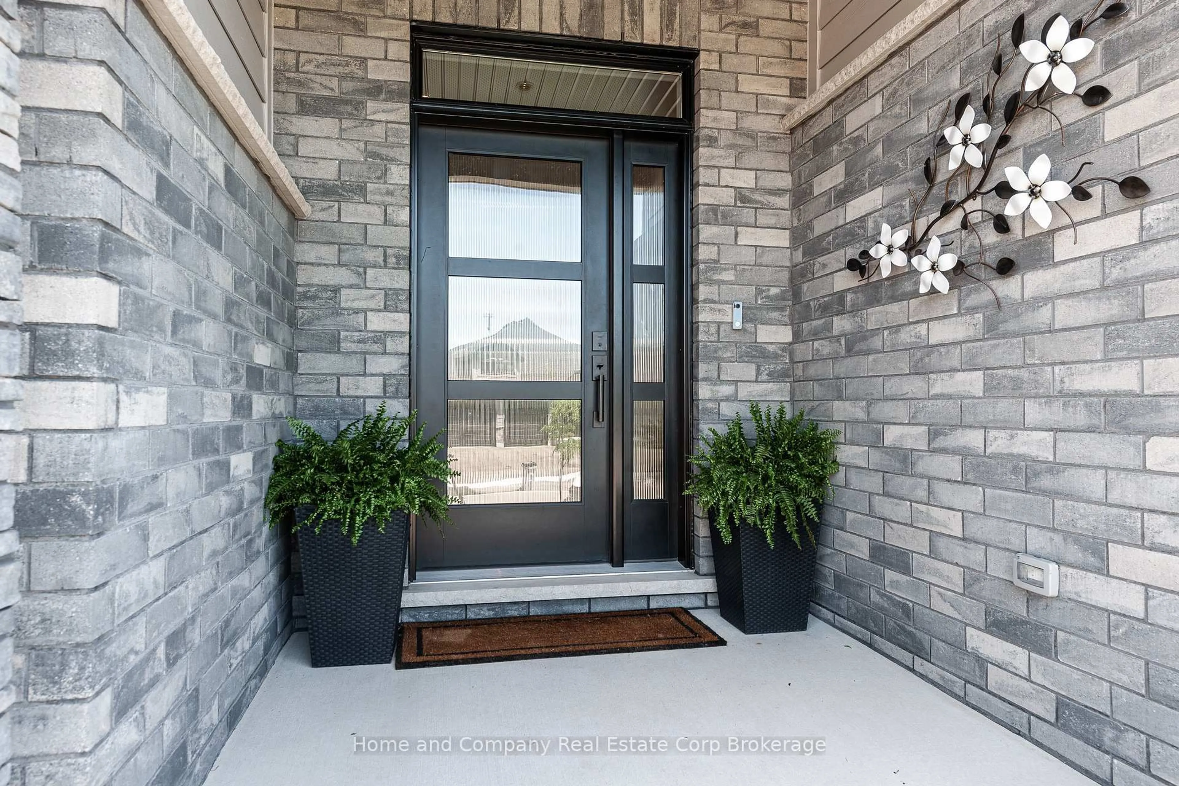 Indoor entryway for 44 Ridgewood Cres, St. Marys Ontario N4X 1E8