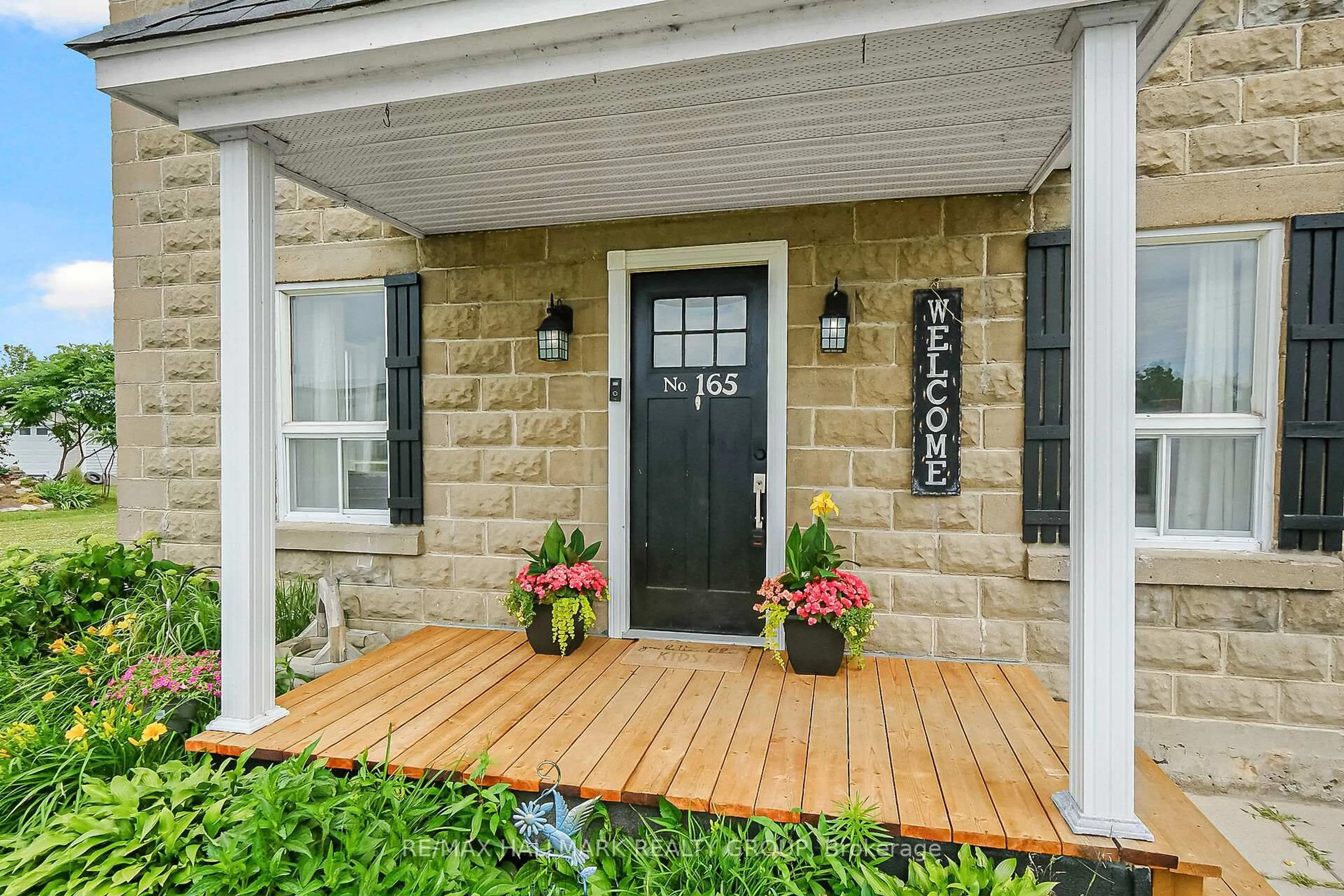 Indoor entryway for 165 Jessup's Falls Rd, Alfred and Plantagenet Ontario K0B 1L0