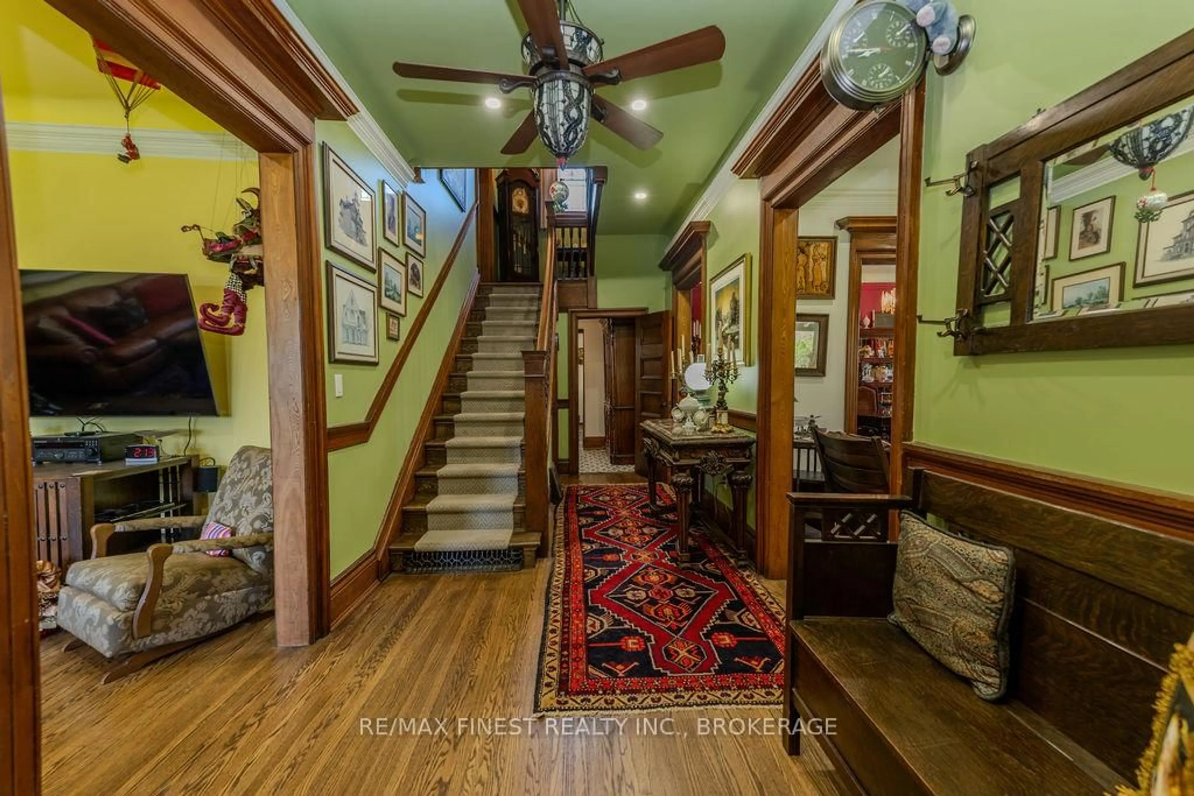 Indoor foyer for 265 Dundas St, Greater Napanee Ontario K7R 2B2