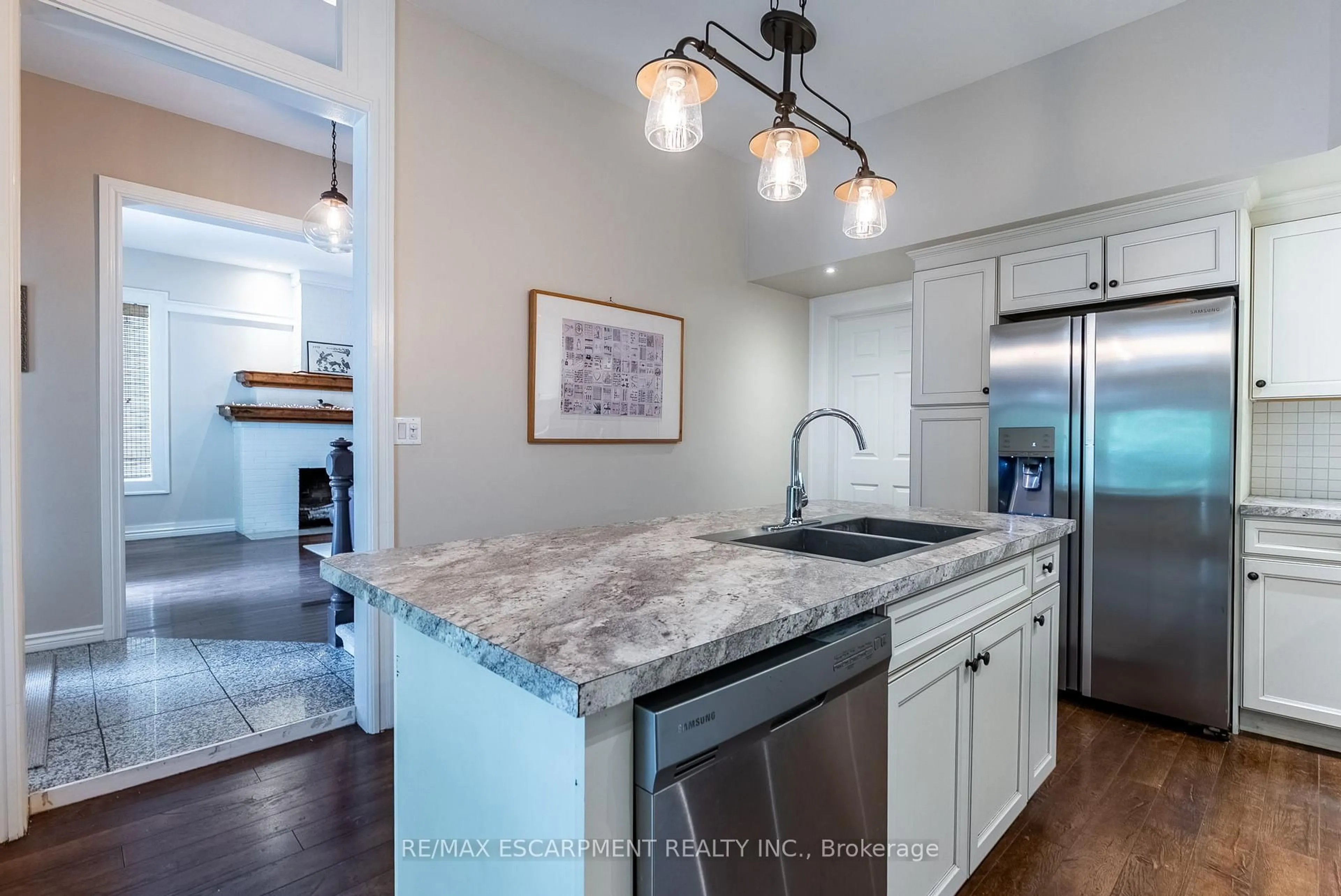 Open concept kitchen, ceramic/tile floor for 954 Beach Blvd, Hamilton Ontario L8H 6Z4