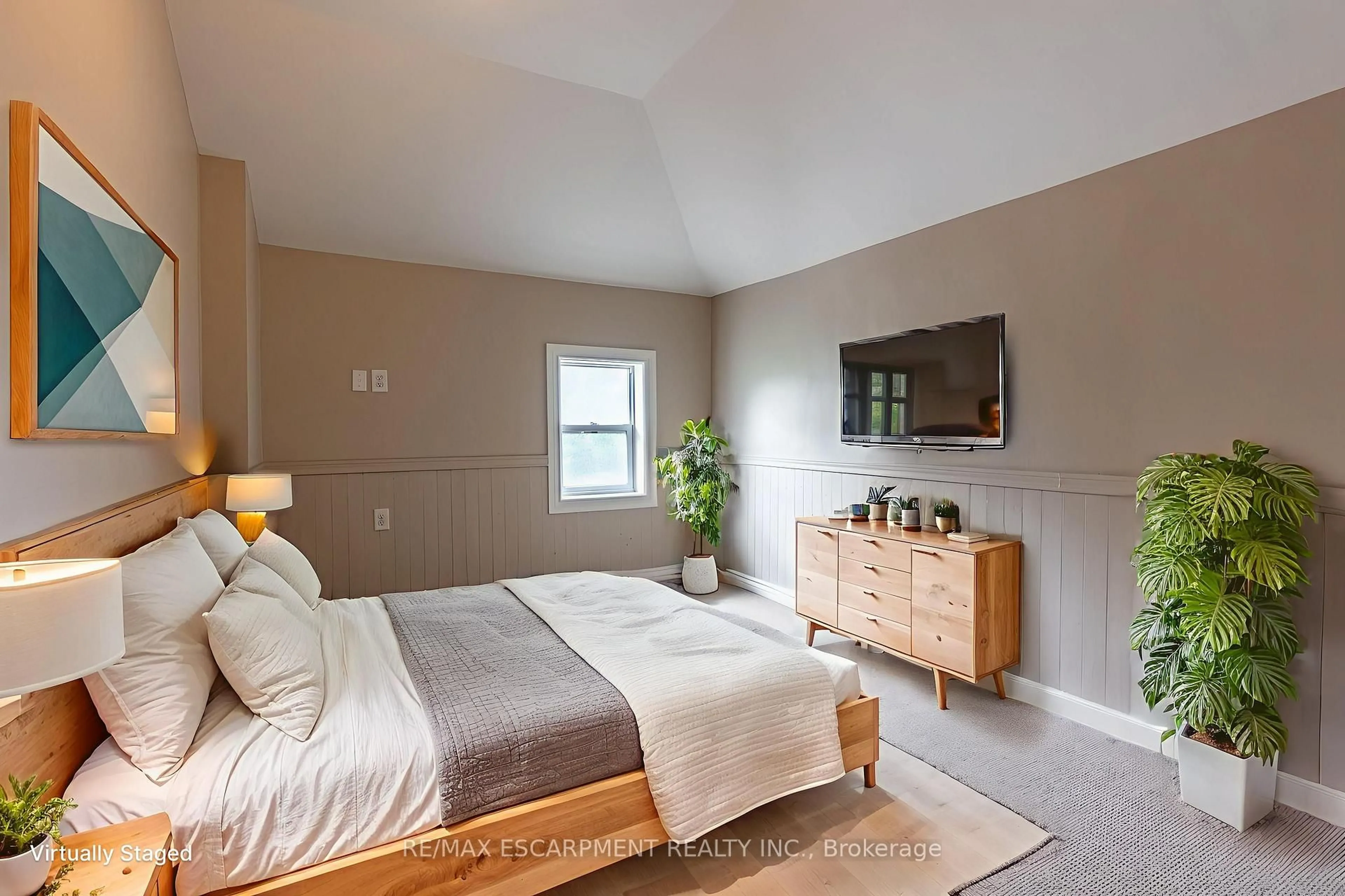 Bedroom with bed, unknown for 954 Beach Blvd, Hamilton Ontario L8H 6Z4