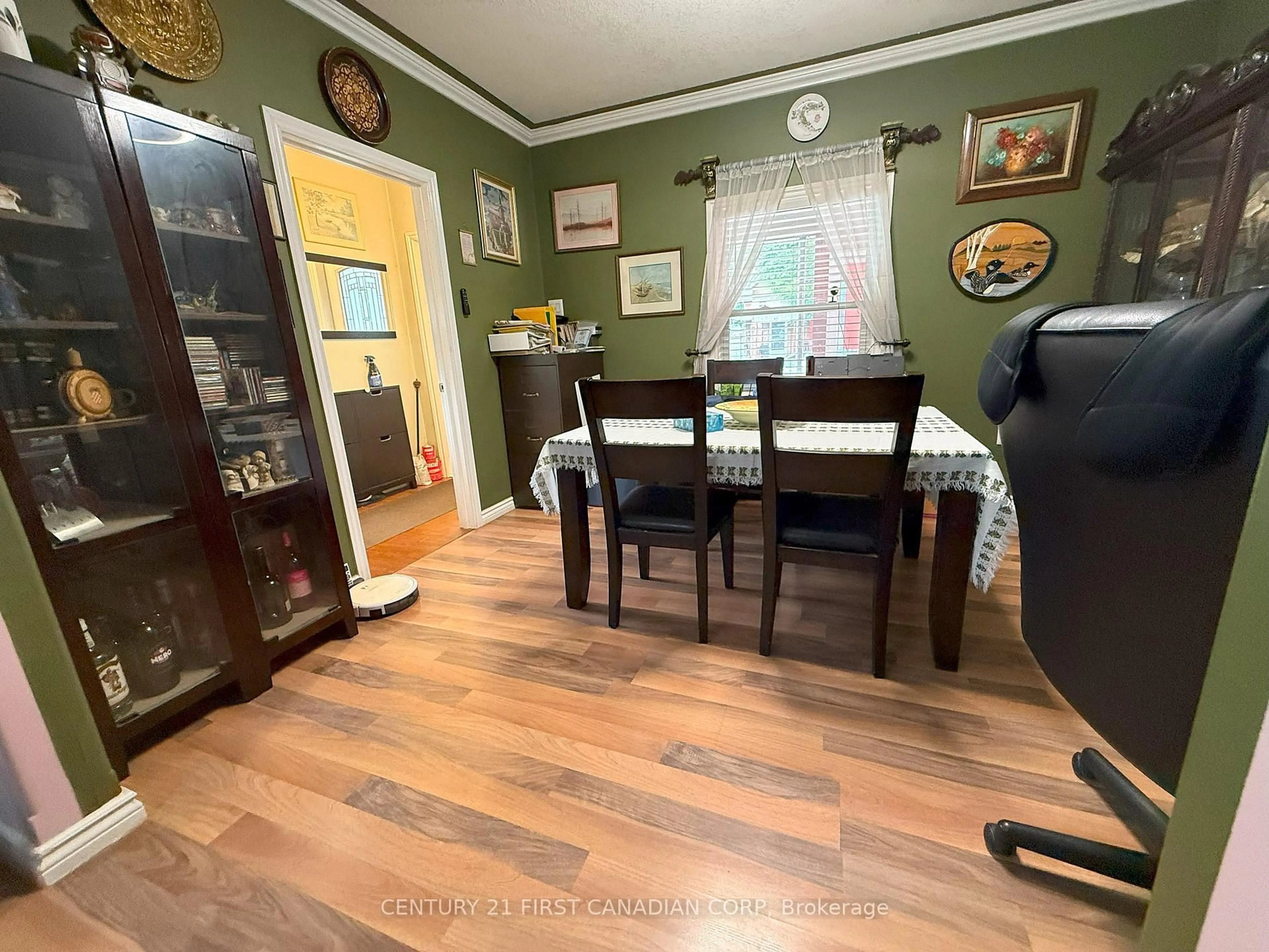 Dining room, wood/laminate floor for 84 Port St, Brantford Ontario N3S 1Y7