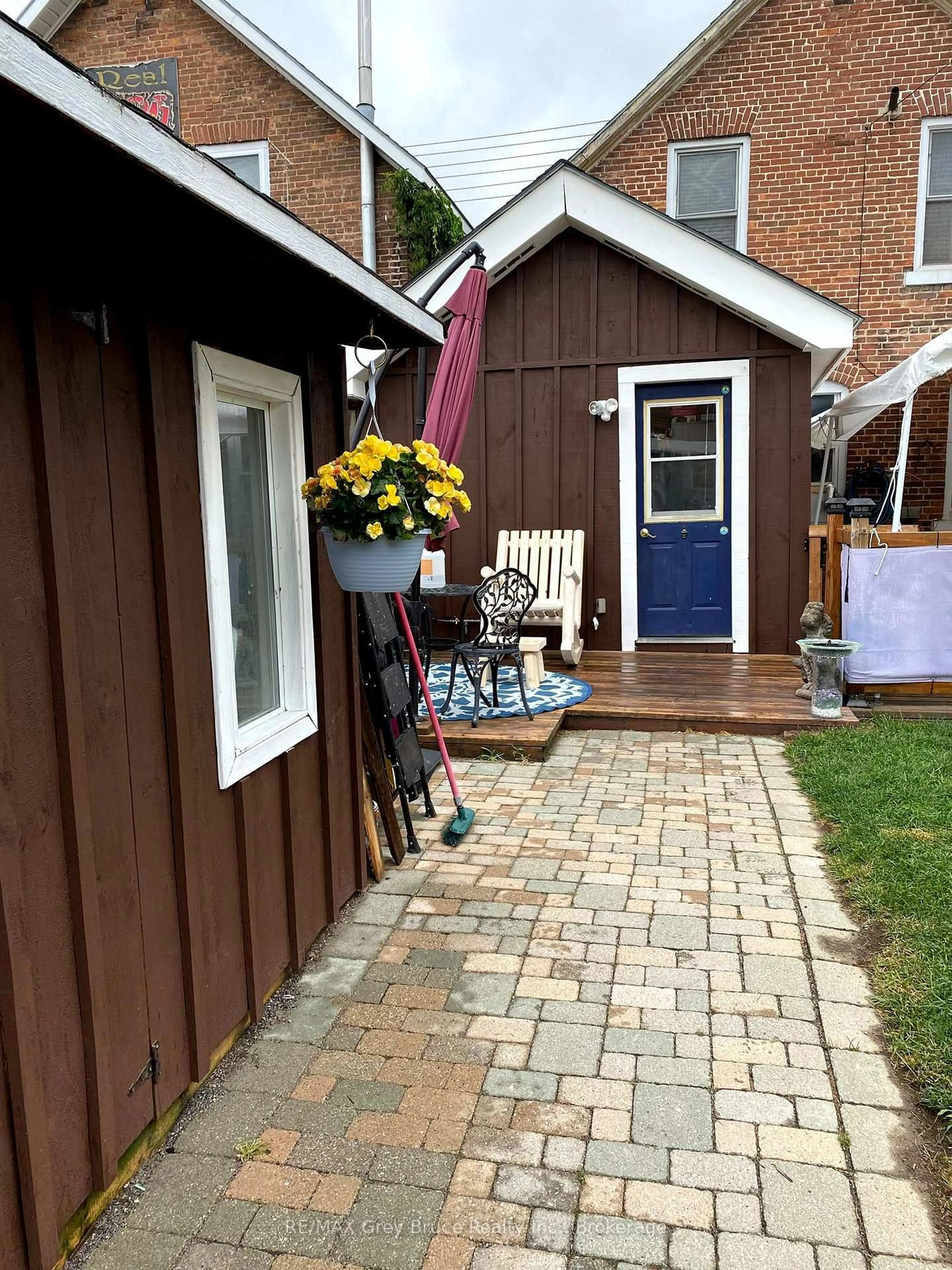 Patio, street for 1085 3rd Ave, Owen Sound Ontario N4K 2L1