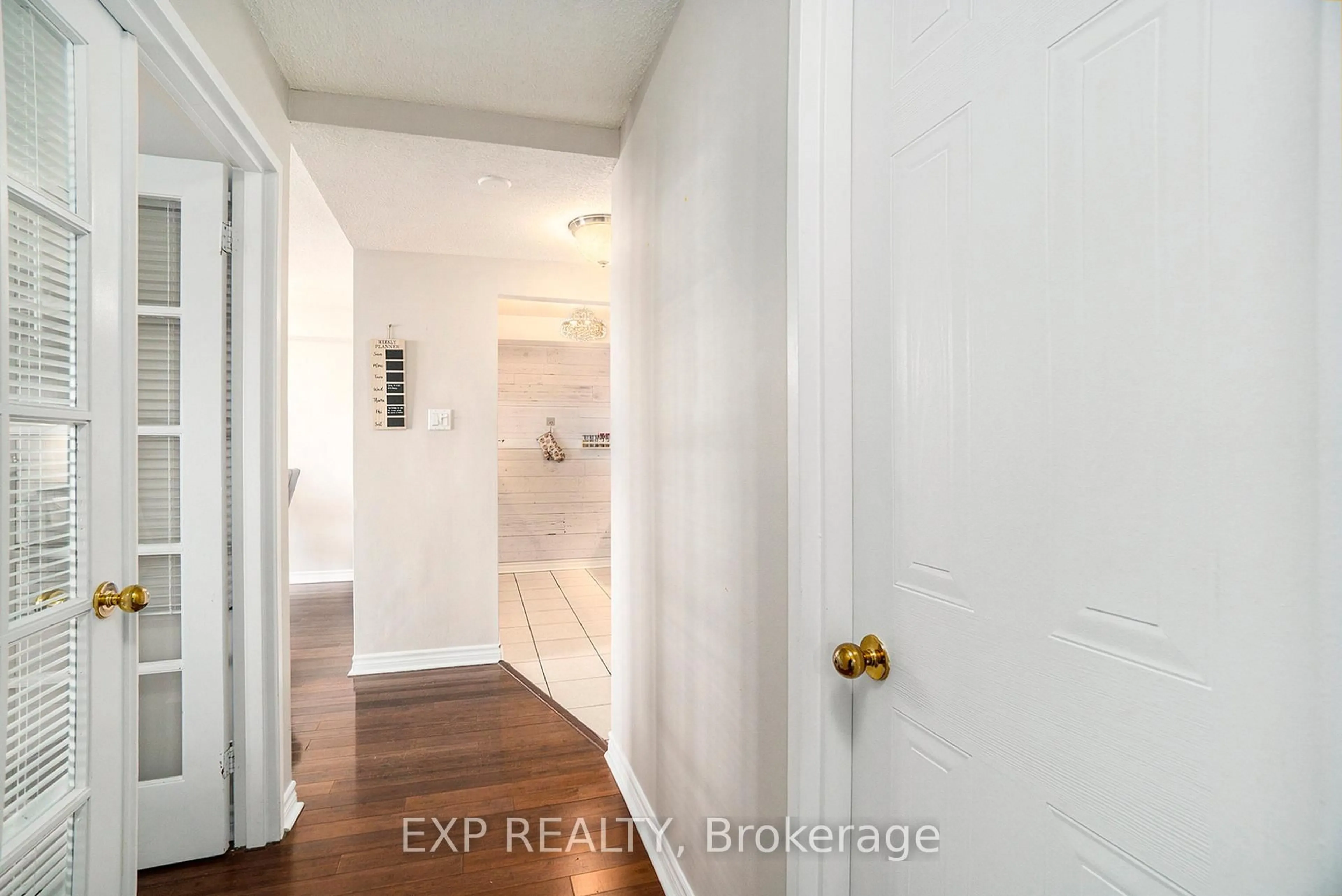 Indoor entryway for 80 Sandcastle Dr #1013, Ottawa Ontario K2H 9E7