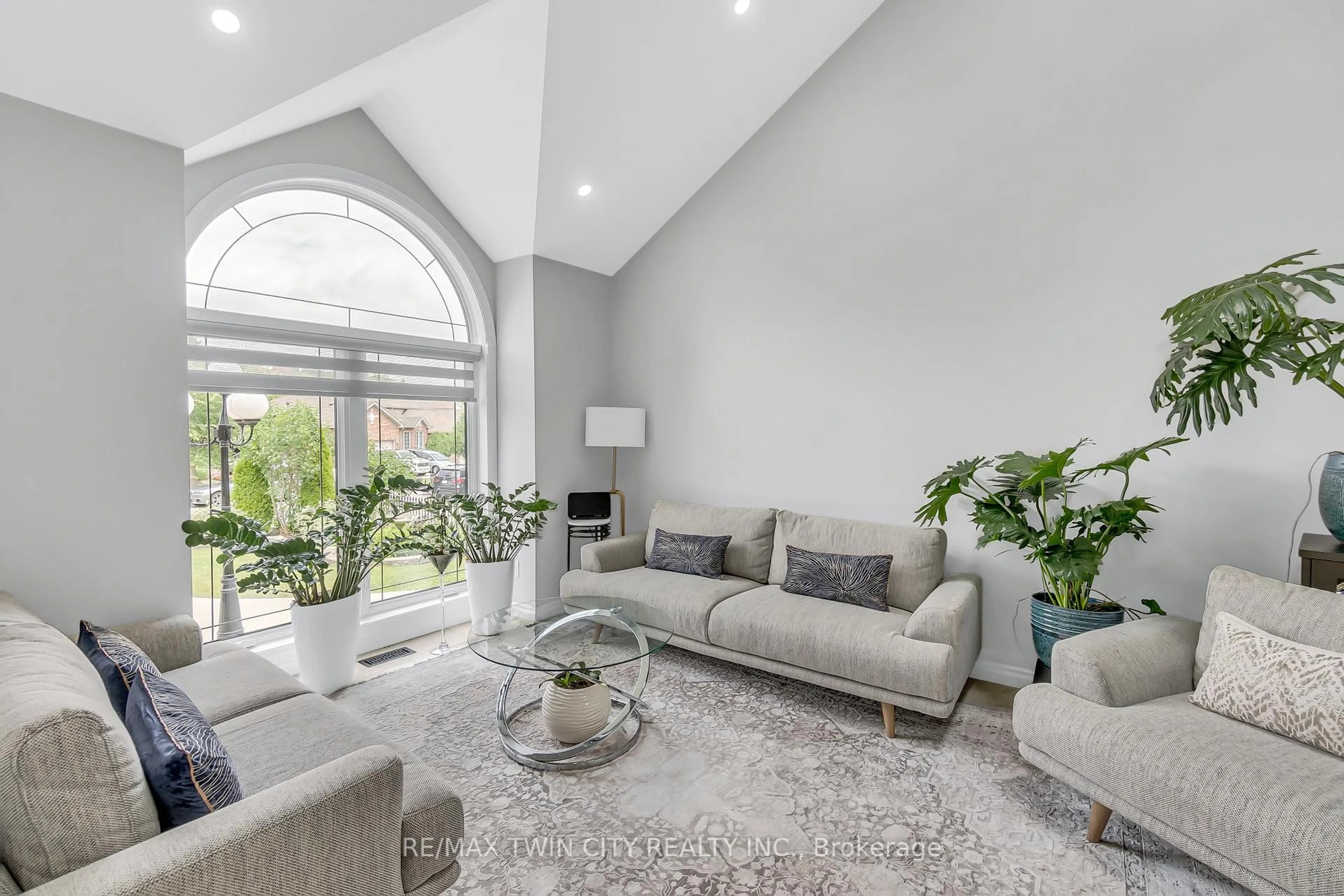 Living room with furniture, unknown for 107 Chandos Dr, Kitchener Ontario N2A 3Z4