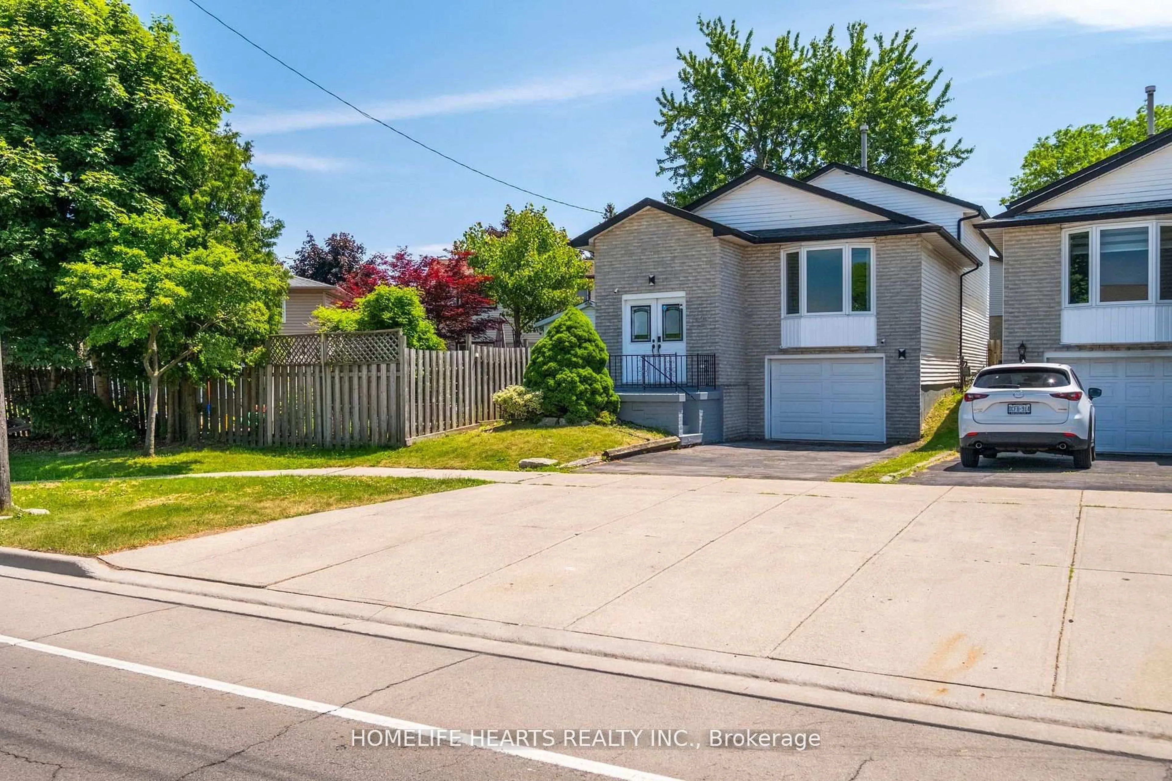 Home with vinyl exterior material, street for 840 Stone Church Rd, Hamilton Ontario L8W 1A8