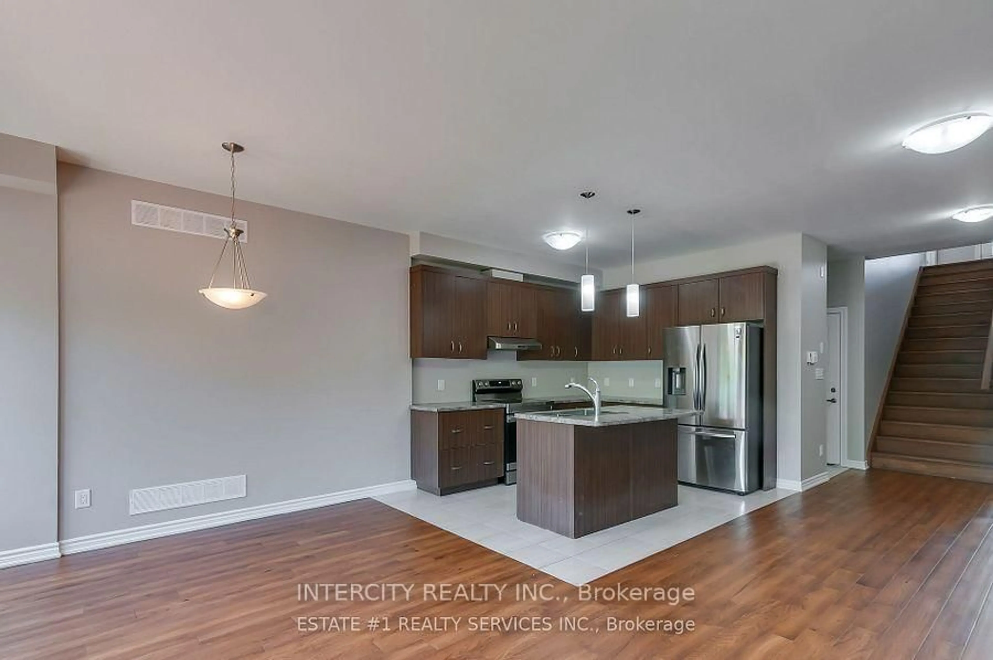 Open concept kitchen, wood/laminate floor for 263 Louise St, Welland Ontario L3B 0H8