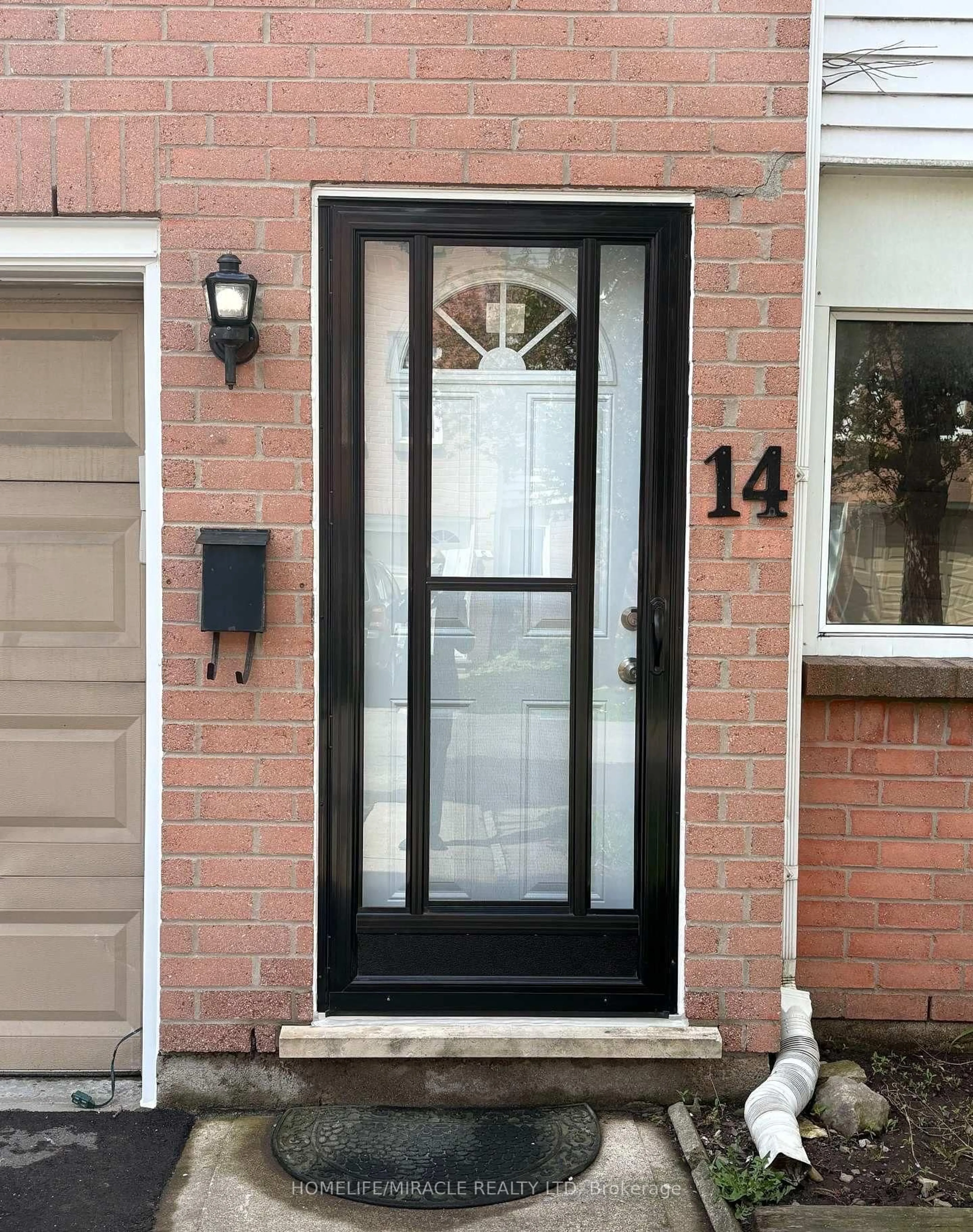 Indoor entryway for 1255 Upper Gage Ave #14, Hamilton Ontario L8W 3C7