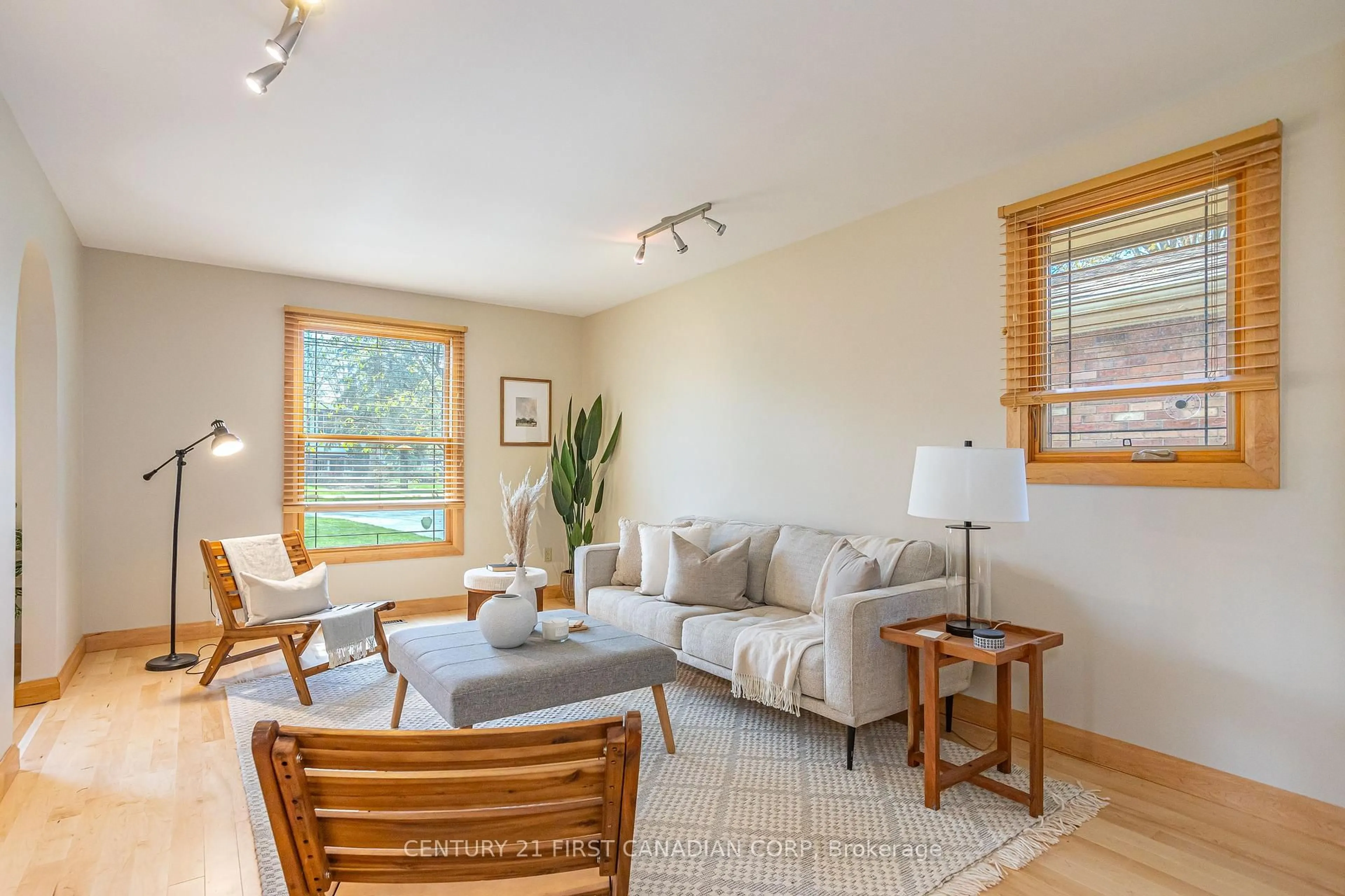 Living room with furniture, unknown for 24 Gatineau Cres, London South Ontario N6K 2Z7