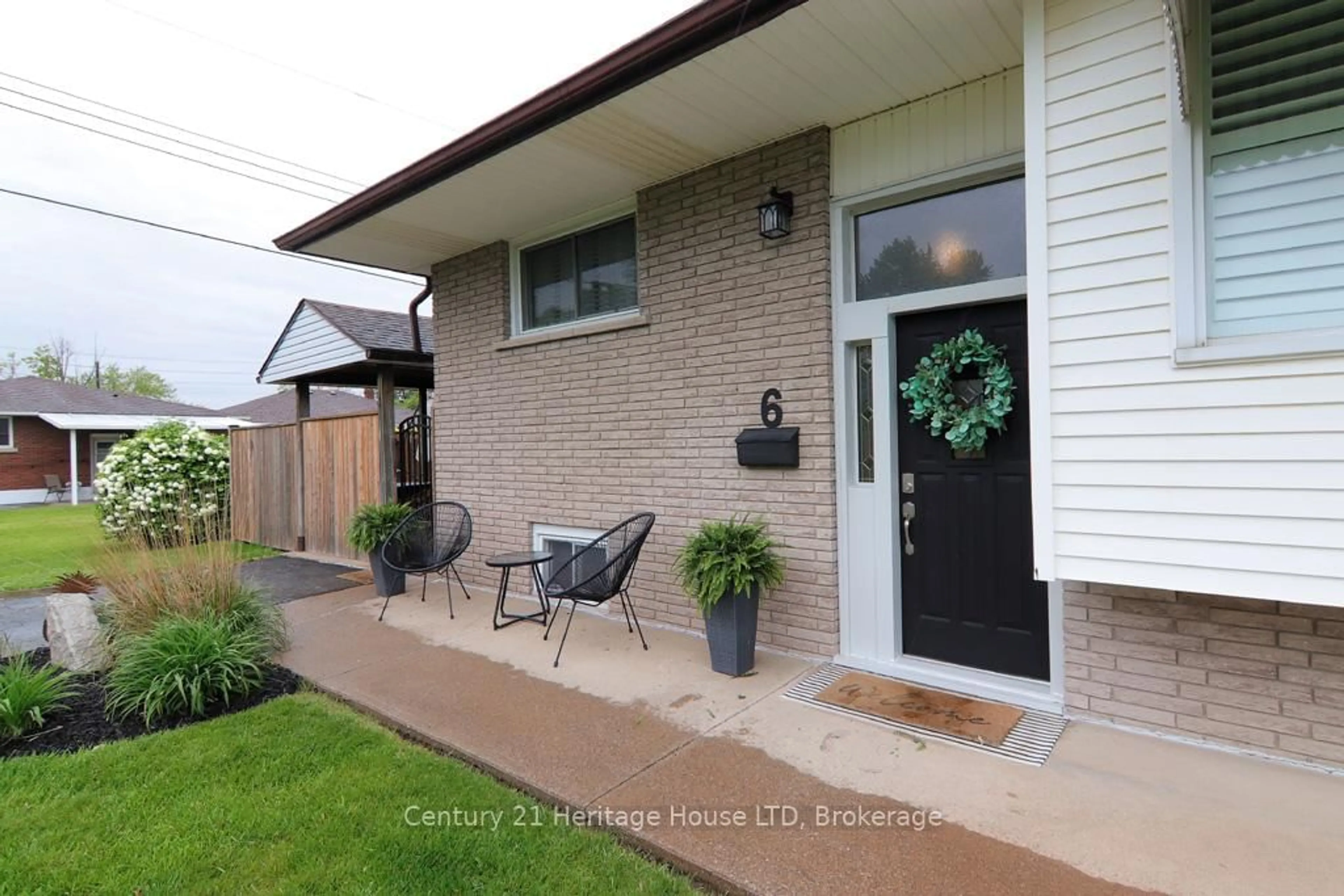 Home with brick exterior material, street for 6 Ridley Ave, Welland Ontario L3B 4G1