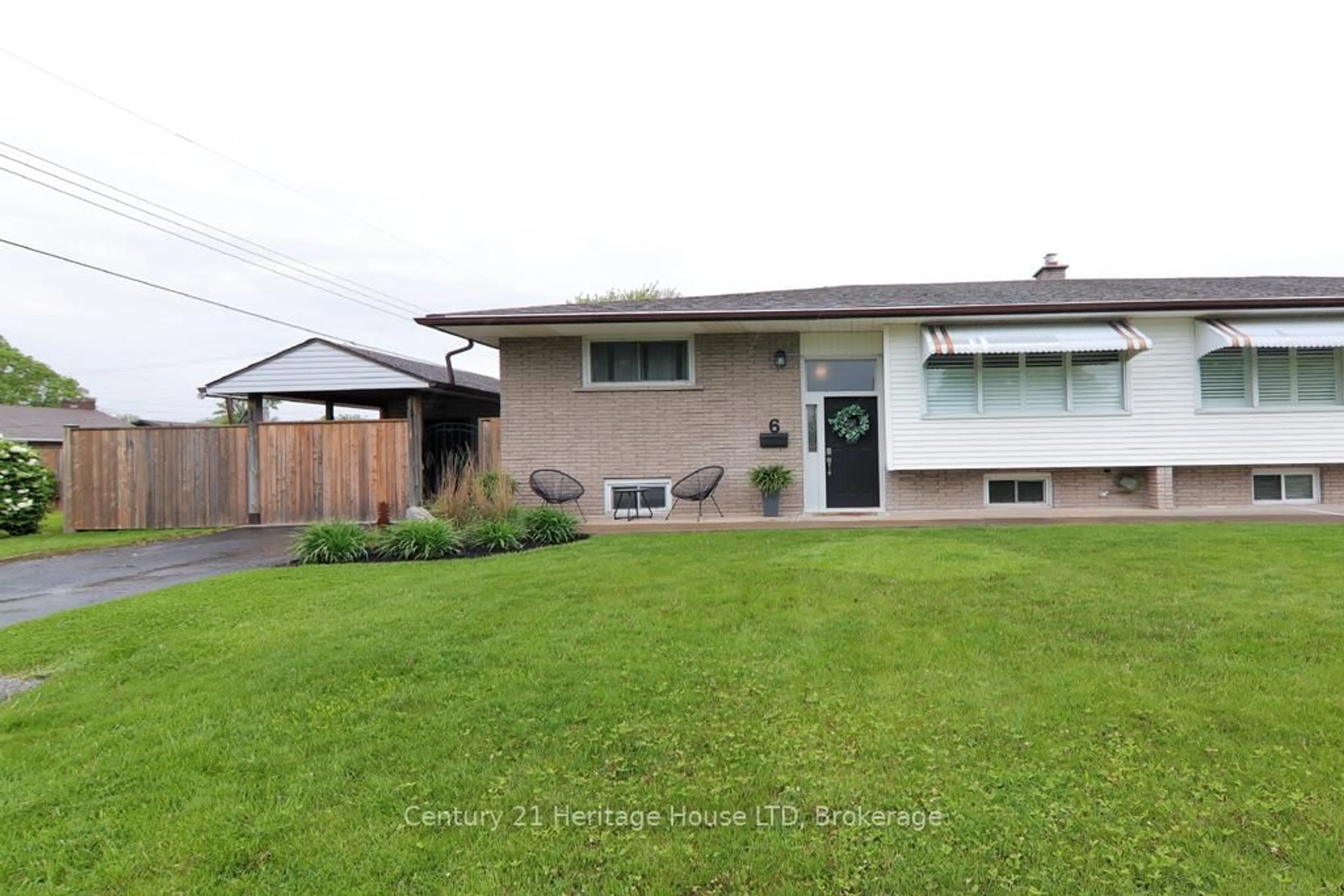 A pic from outside/outdoor area/front of a property/back of a property/a pic from drone, street for 6 Ridley Ave, Welland Ontario L3B 4G1