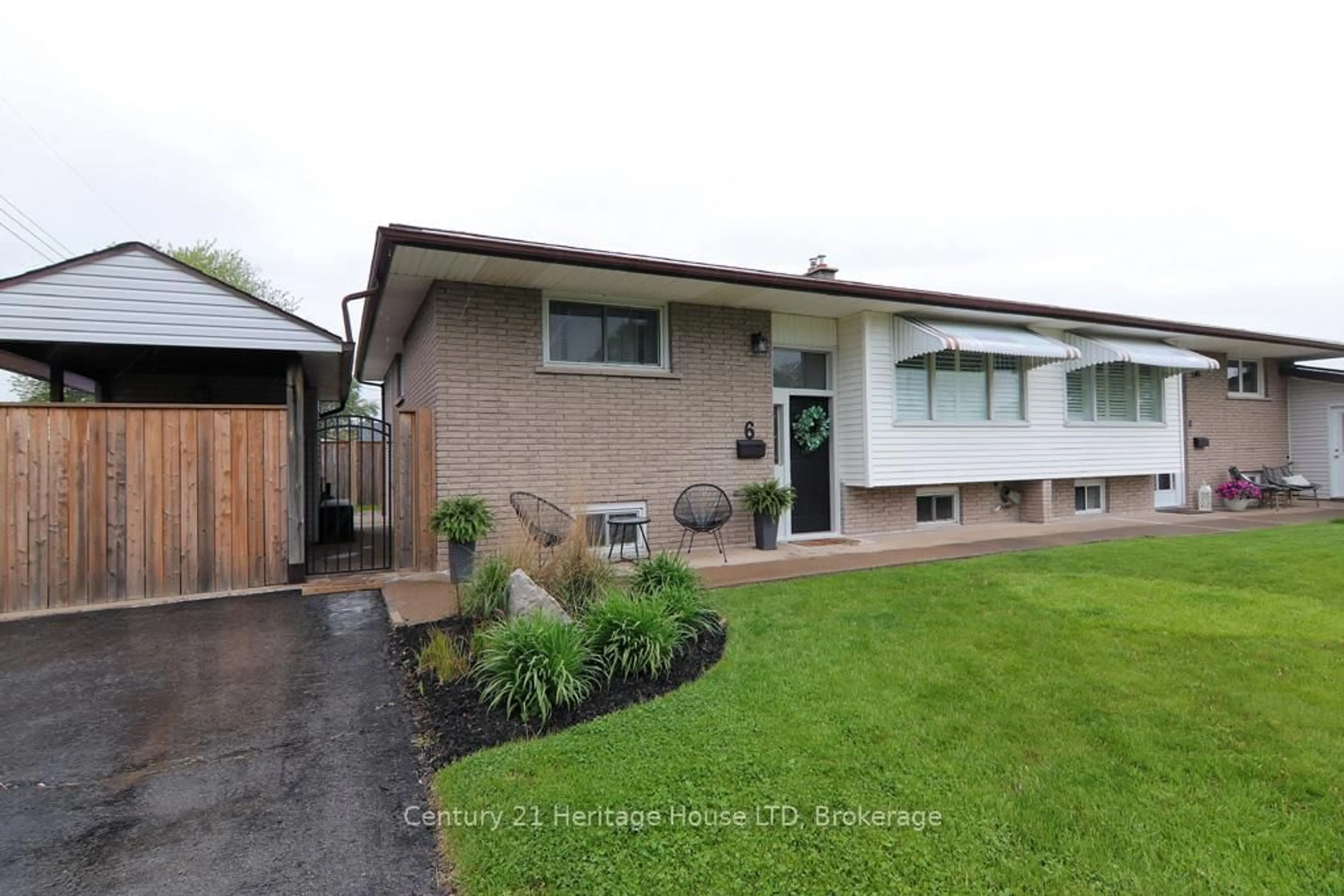 A pic from outside/outdoor area/front of a property/back of a property/a pic from drone, street for 6 Ridley Ave, Welland Ontario L3B 4G1