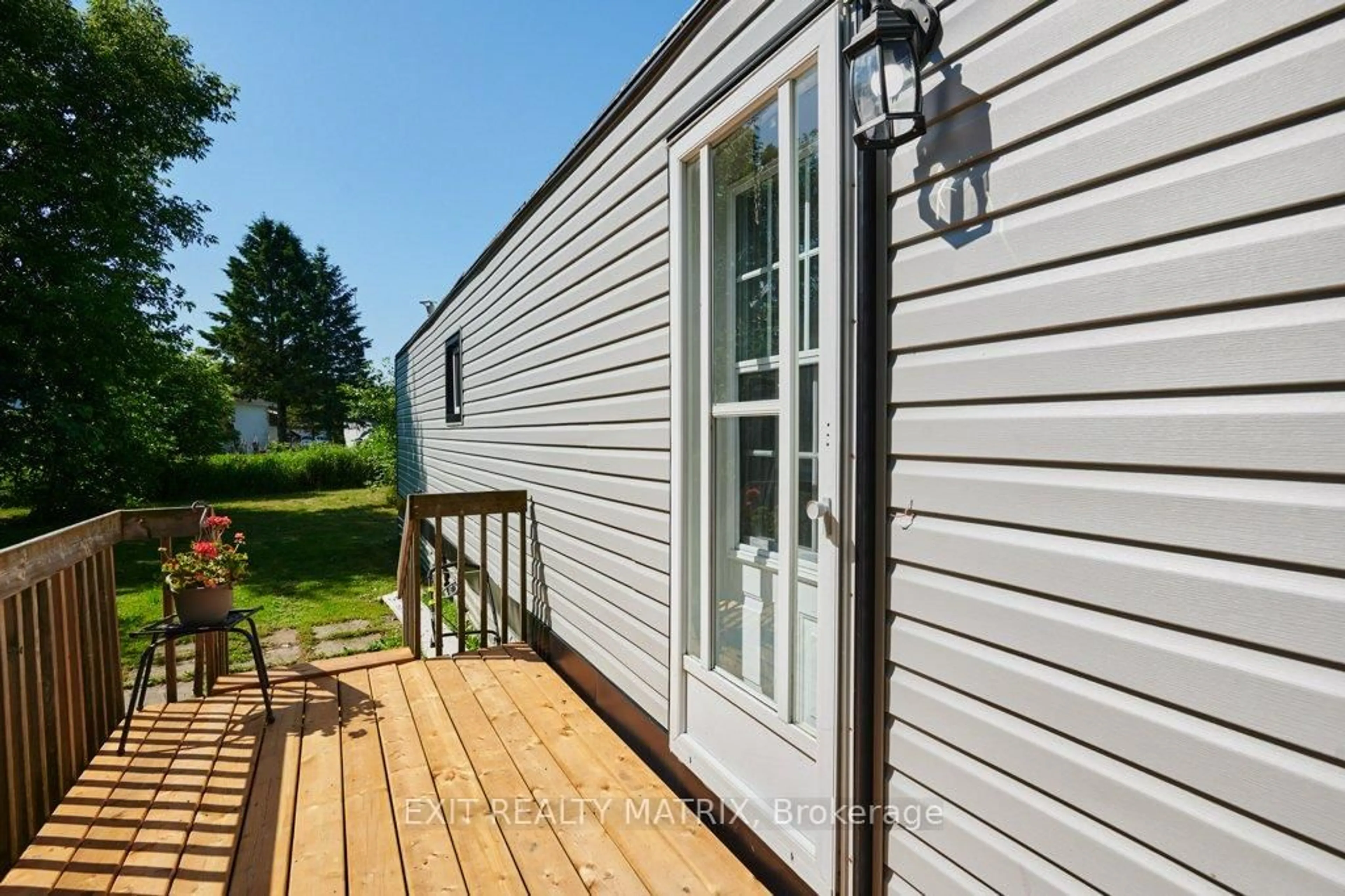 Home with vinyl exterior material, unknown for 8930 Lynwood Park Private, Ottawa Ontario K0A 1V0