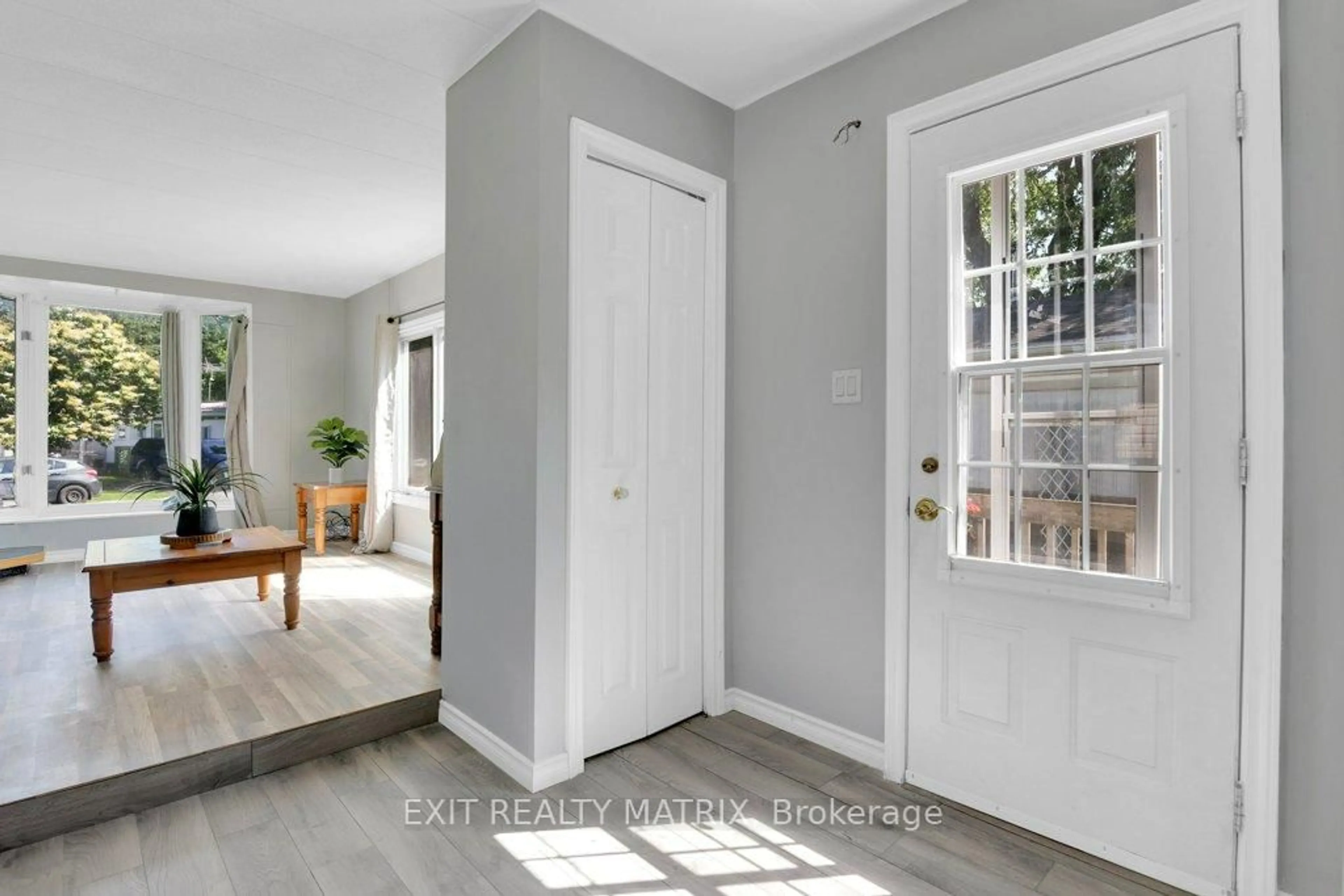 Indoor entryway for 8930 Lynwood Park Private, Ottawa Ontario K0A 1V0