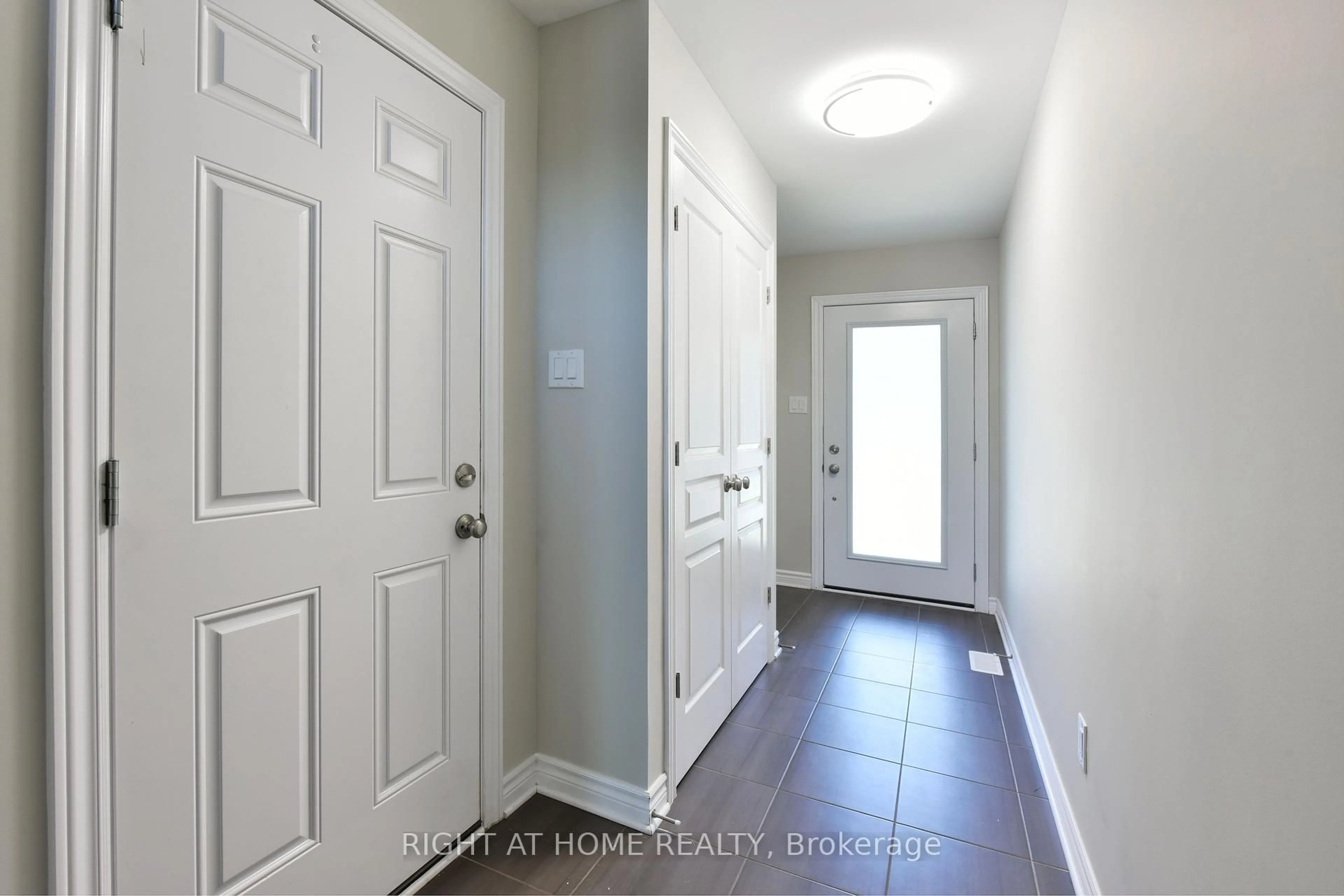 Indoor entryway for 104 WILD SENNA Way, Ottawa Ontario K2J 5Z7