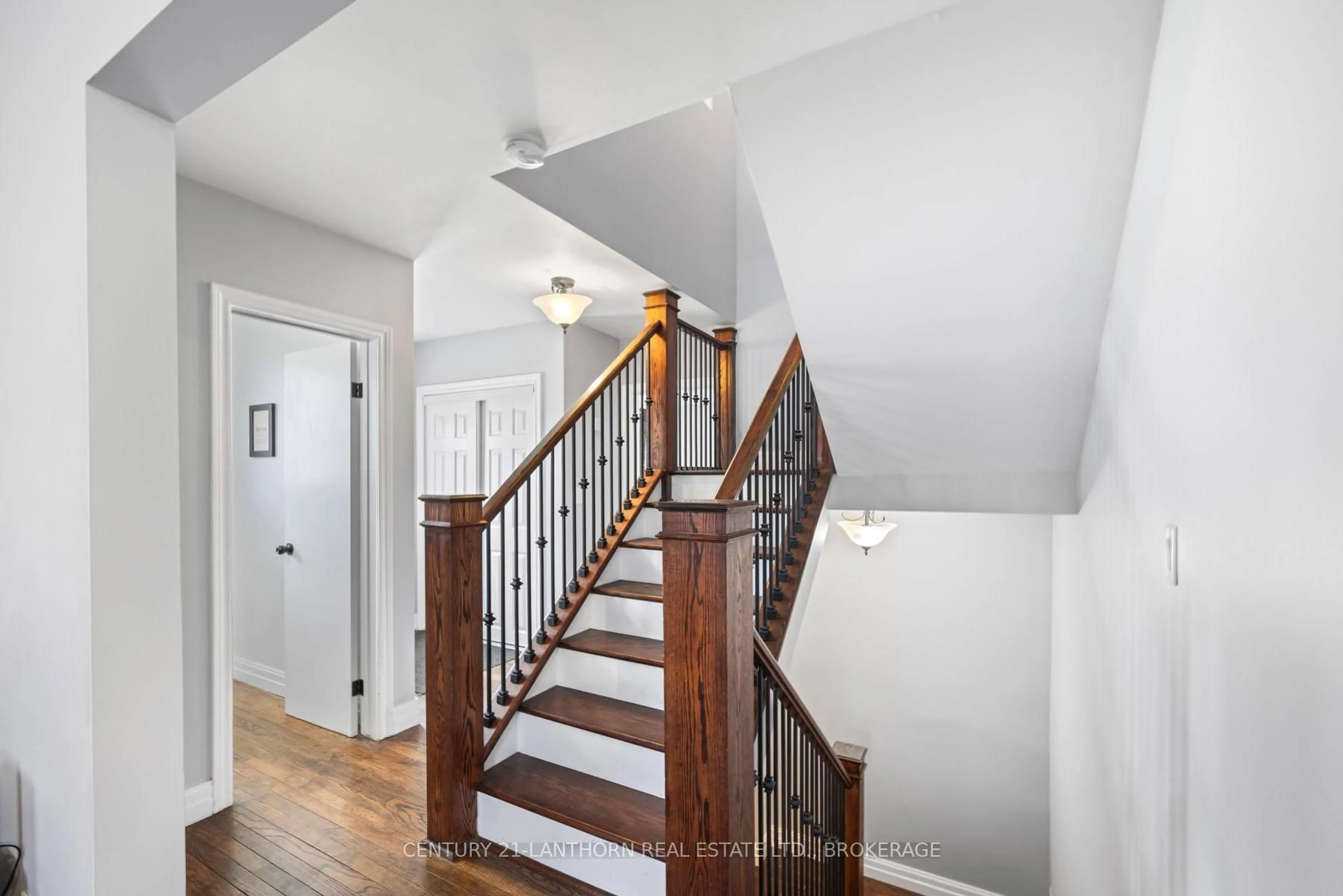 Stairs for 58 CLIFF Cres, Kingston Ontario K7M 1A8