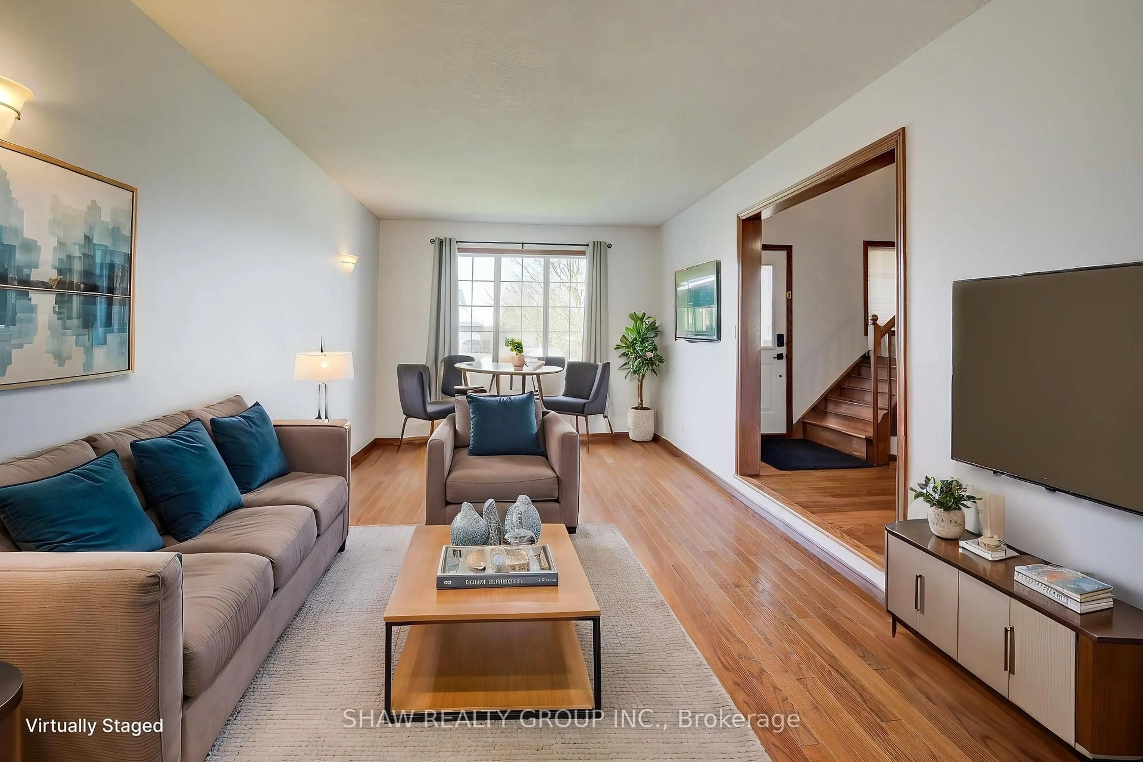 Living room with furniture, wood/laminate floor for 115 Nathan Crt, Cambridge Ontario N1P 1C1