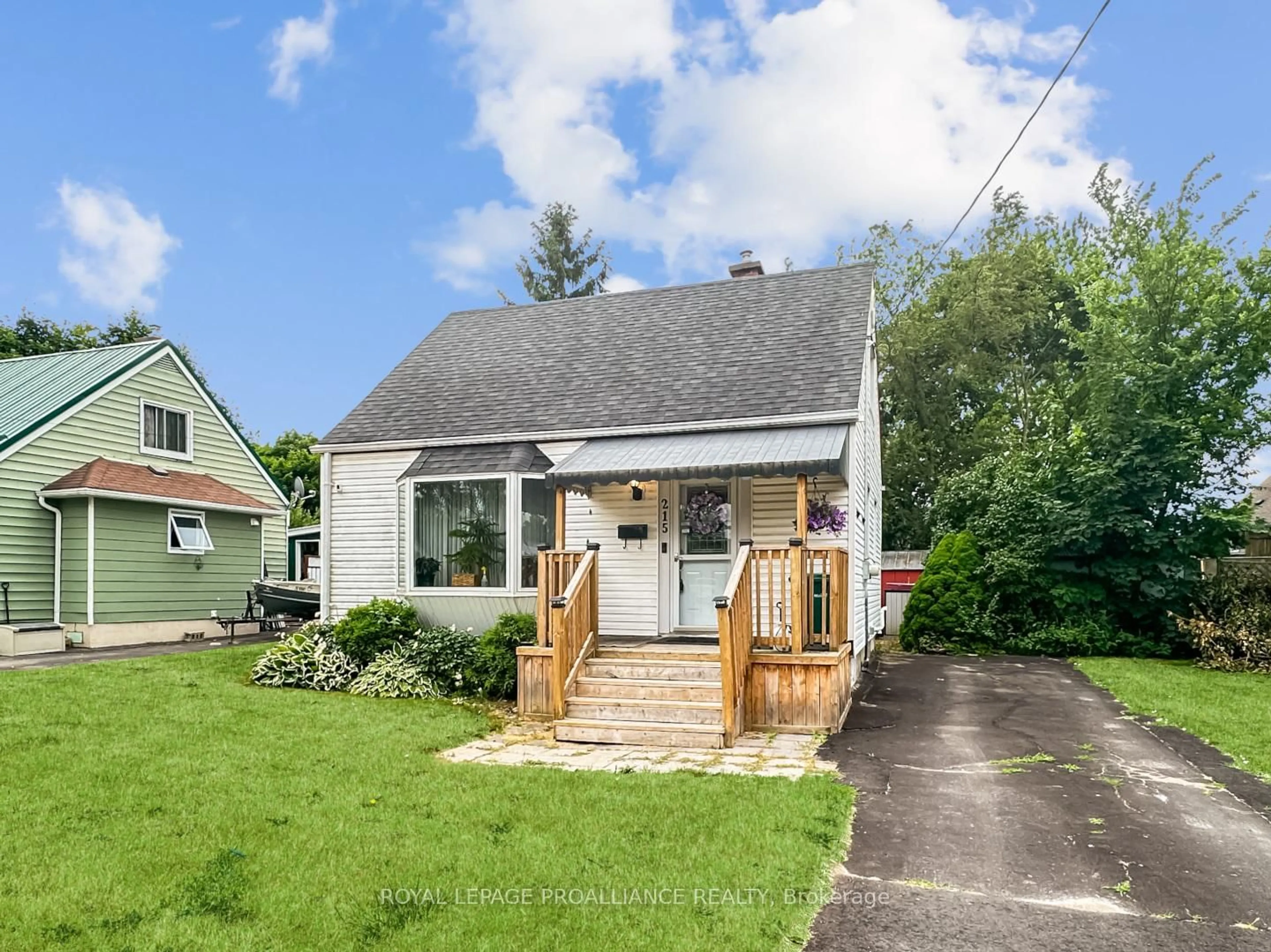 Unknown for 215 Pine St, Belleville Ontario K8N 2N3