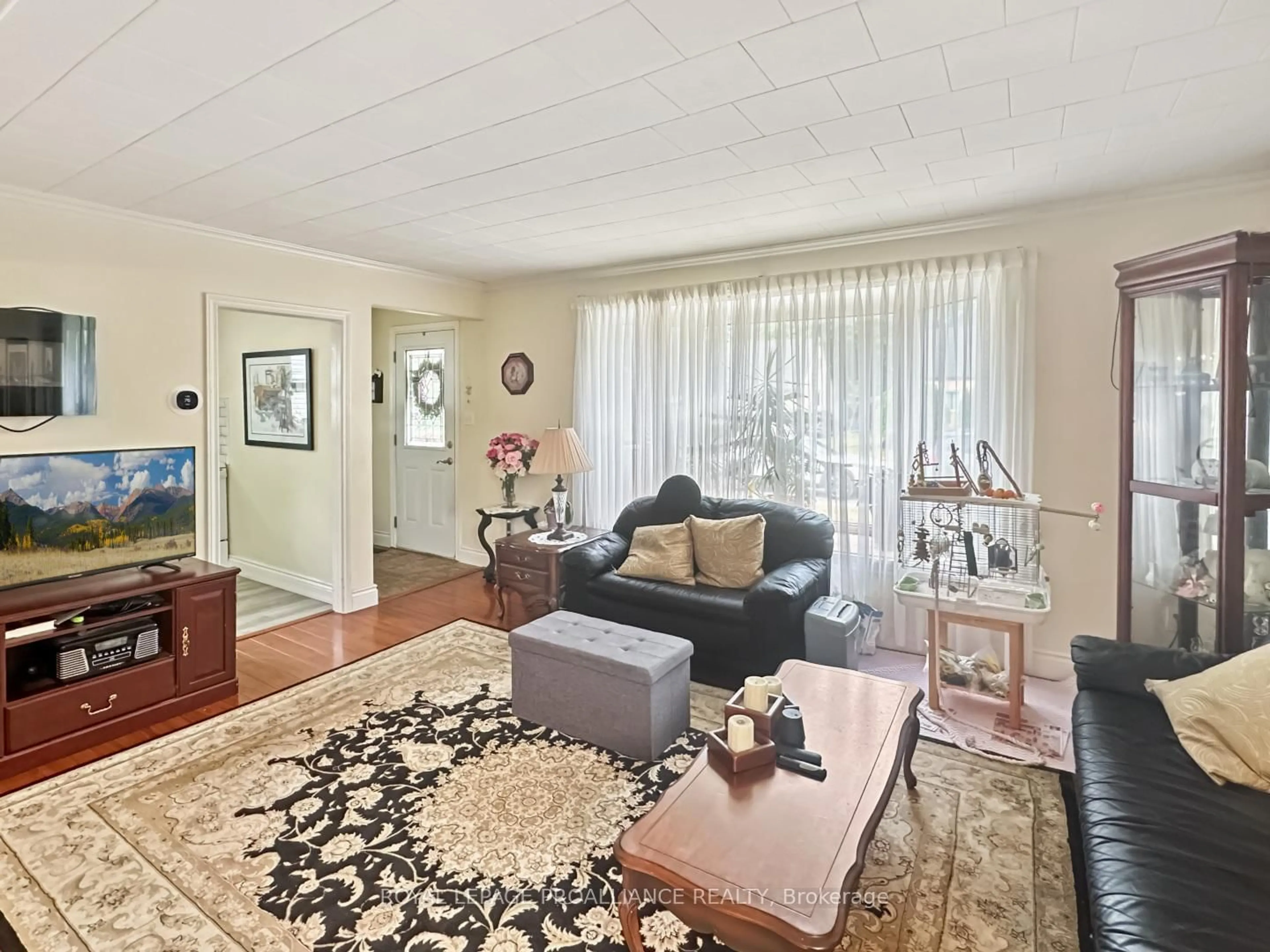 Living room with furniture, unknown for 215 Pine St, Belleville Ontario K8N 2N3