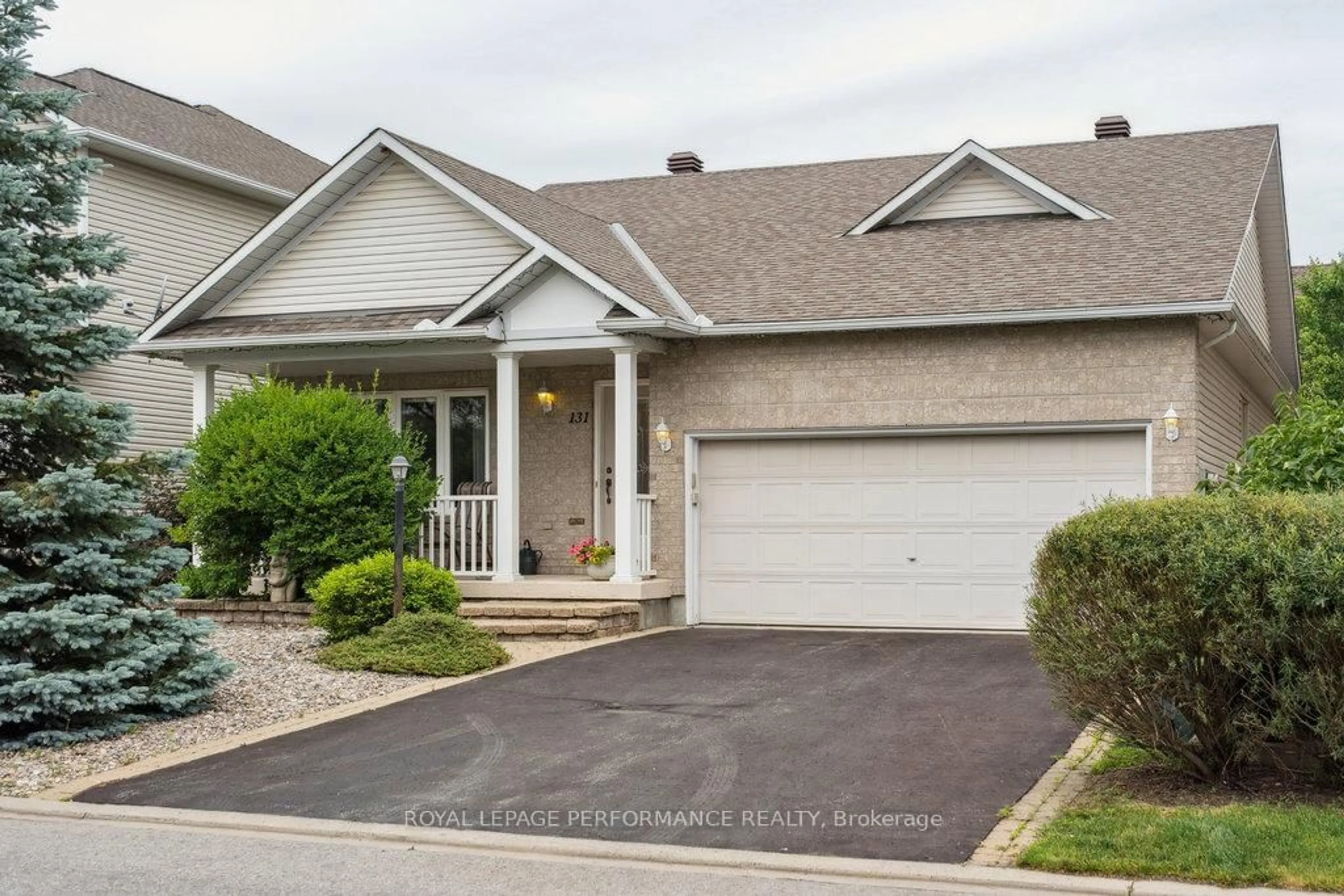 Home with vinyl exterior material, street for 131 Arrowwood Dr, Stittsville Ontario K2S 2G3