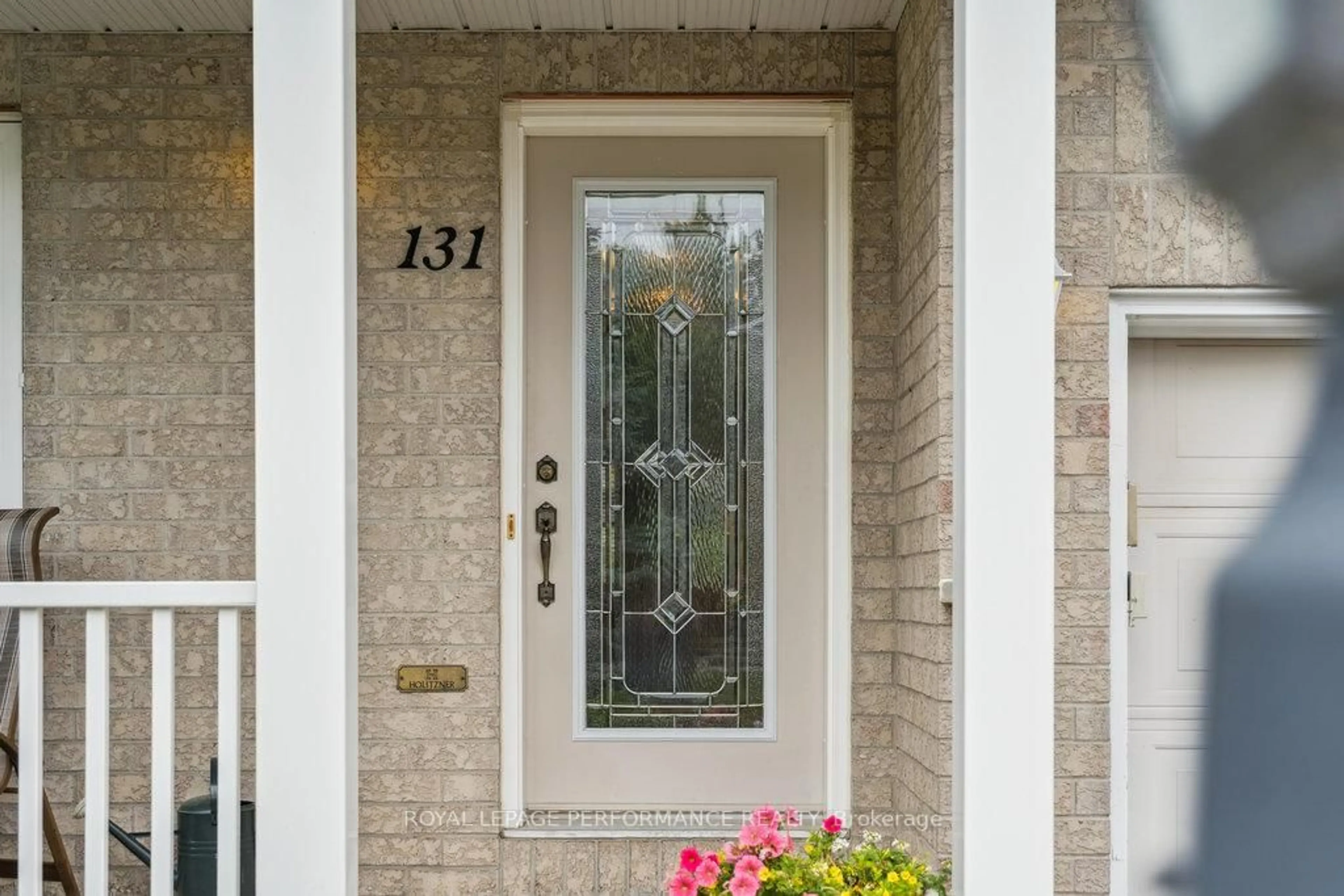 Indoor entryway for 131 Arrowwood Dr, Stittsville Ontario K2S 2G3