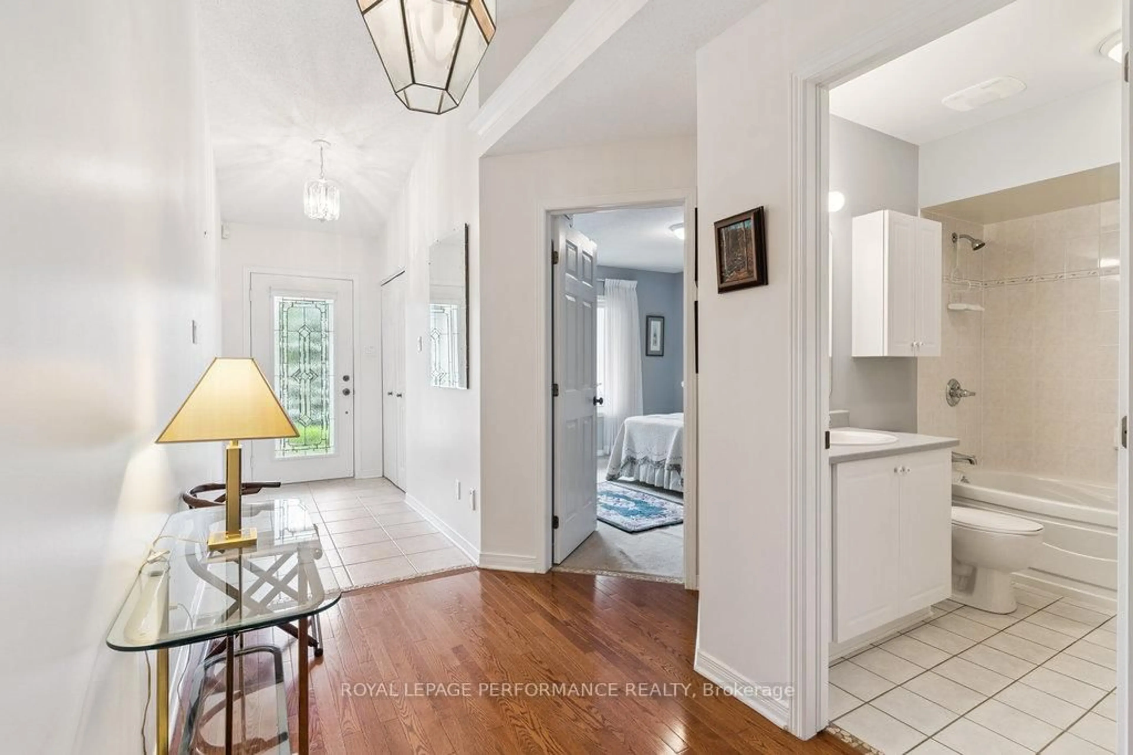 Indoor entryway for 131 Arrowwood Dr, Stittsville Ontario K2S 2G3