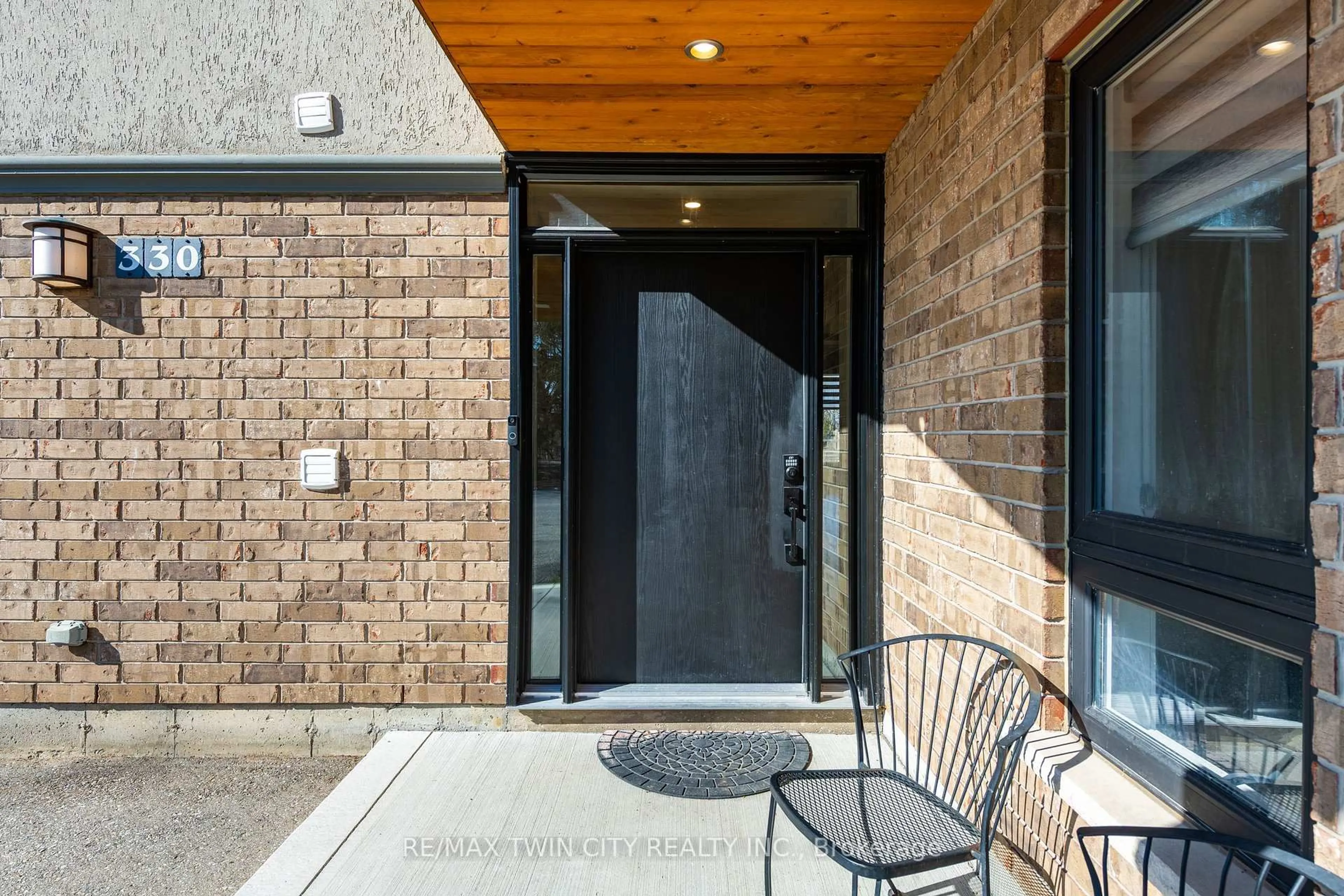 Indoor entryway for 330 Piper St, North Dumfries Ontario N0B 1E0