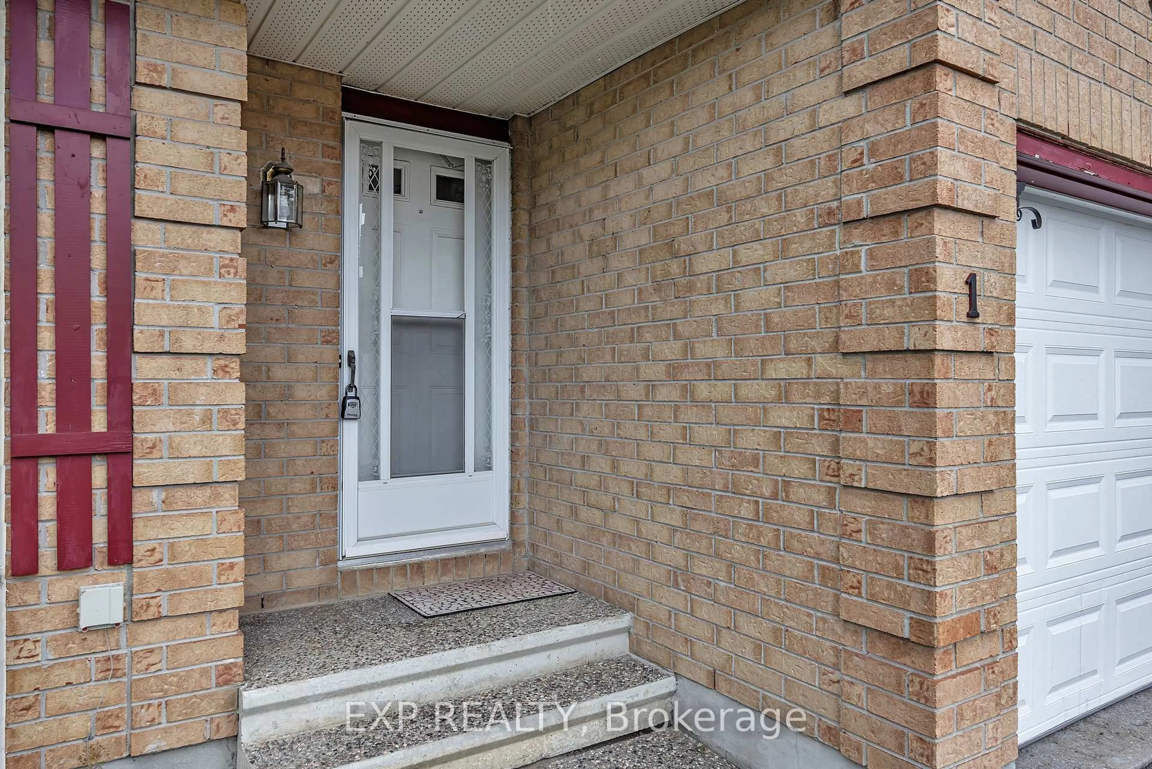 Indoor entryway for 1 Pickwick Dr, Ottawa Ontario K2J 3G2