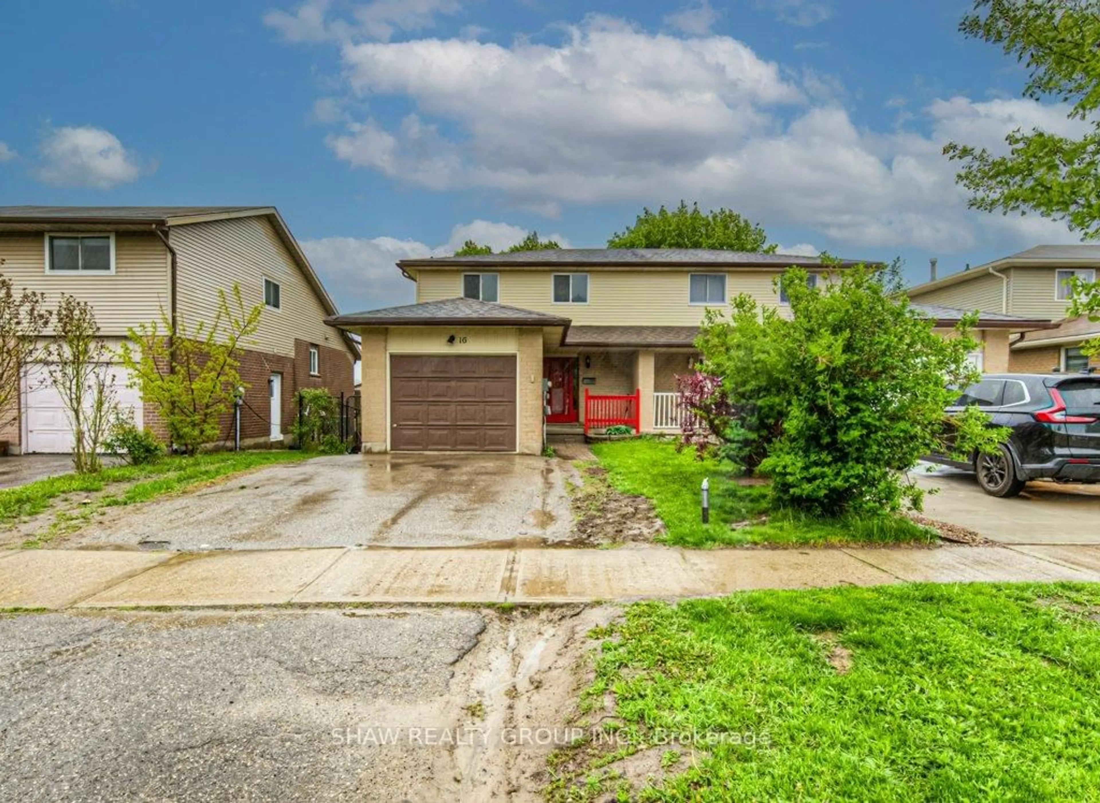 A pic from outside/outdoor area/front of a property/back of a property/a pic from drone, street for 16 Windale Cres, Kitchener Ontario N2E 3E7