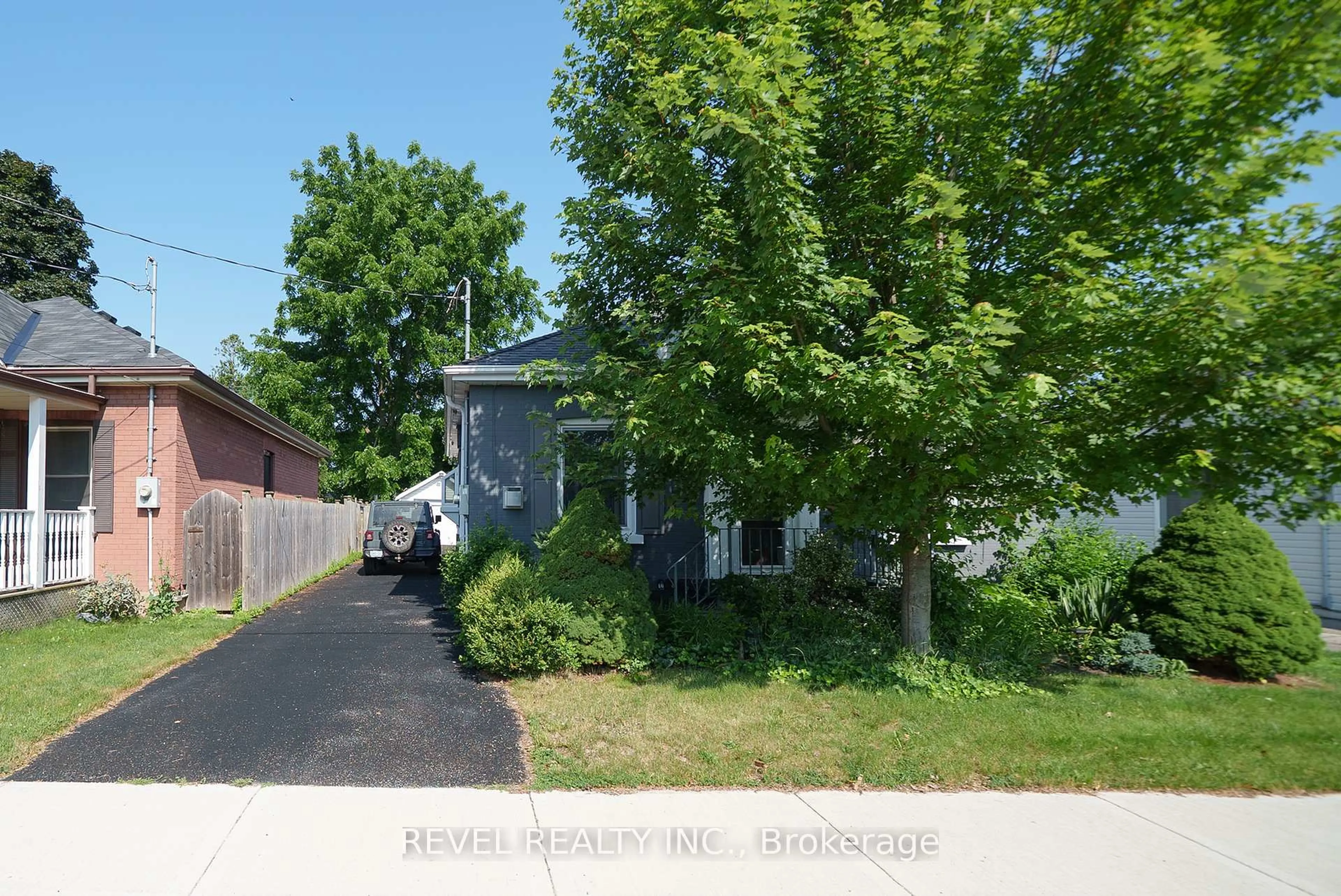 Unknown for 102 Sydenham St, Brantford Ontario N3R 3Y6