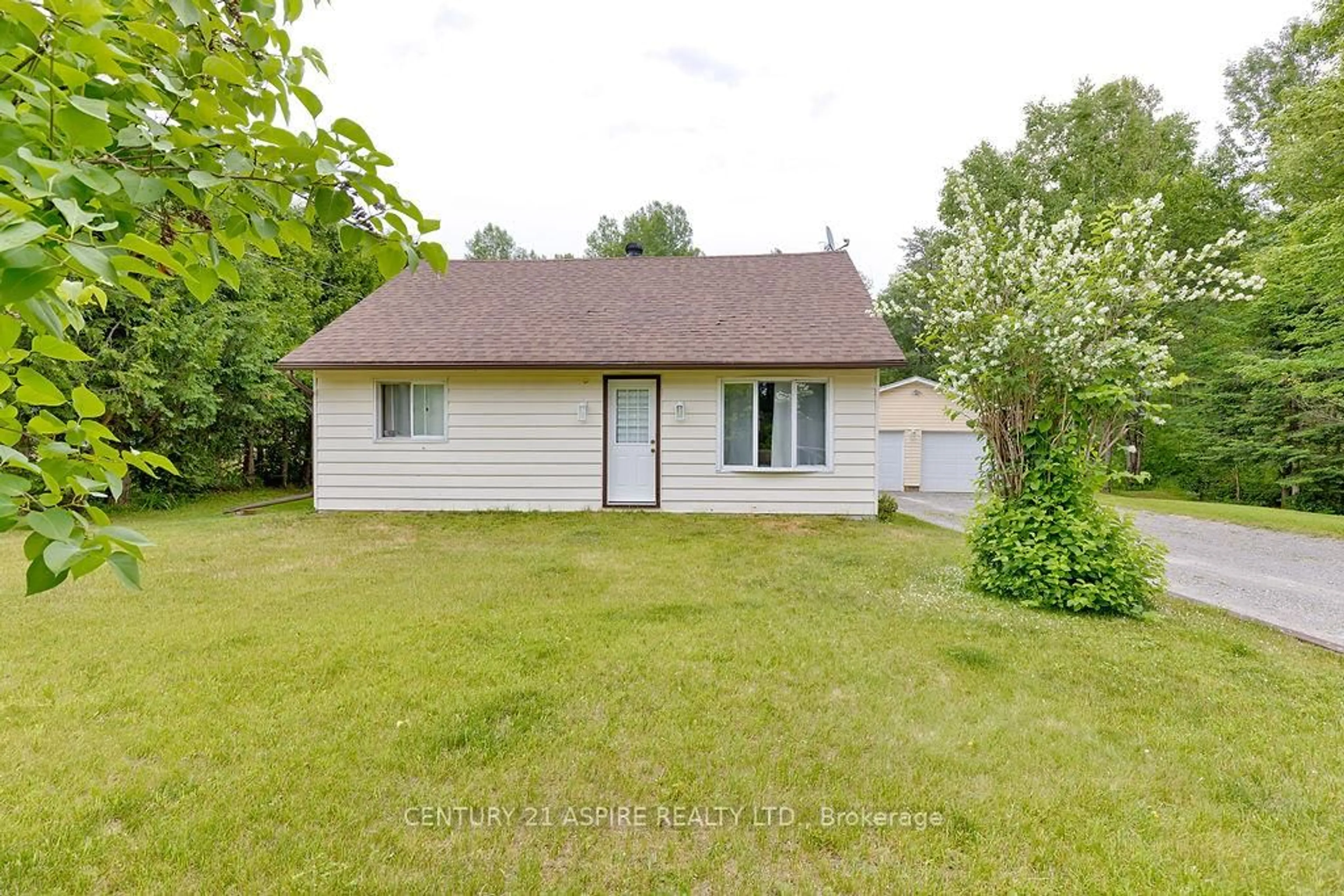 A pic from outside/outdoor area/front of a property/back of a property/a pic from drone, unknown for 118 Hunts Rd, Chalk River Ontario K0J 1J0