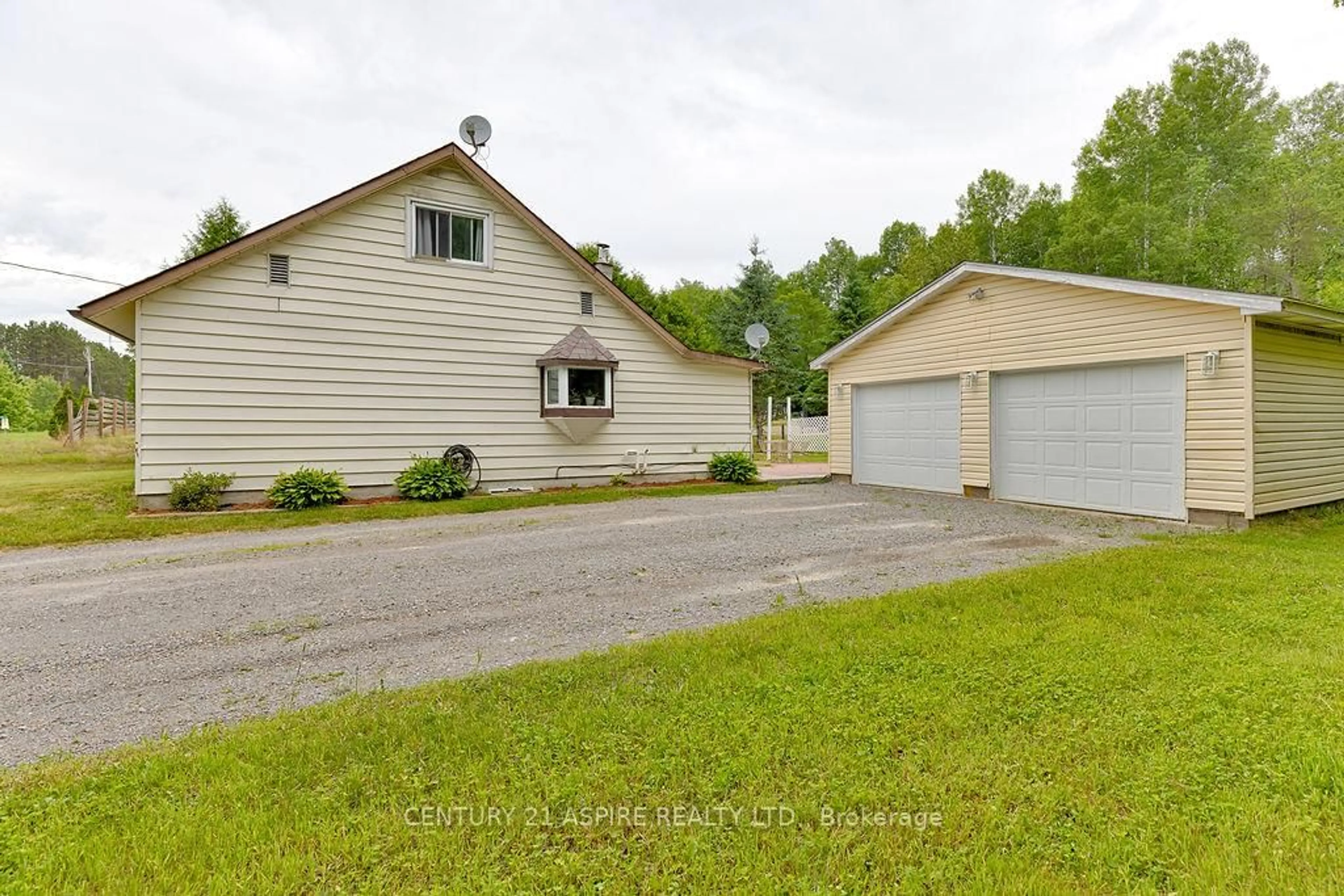 A pic from outside/outdoor area/front of a property/back of a property/a pic from drone, street for 118 Hunts Rd, Chalk River Ontario K0J 1J0