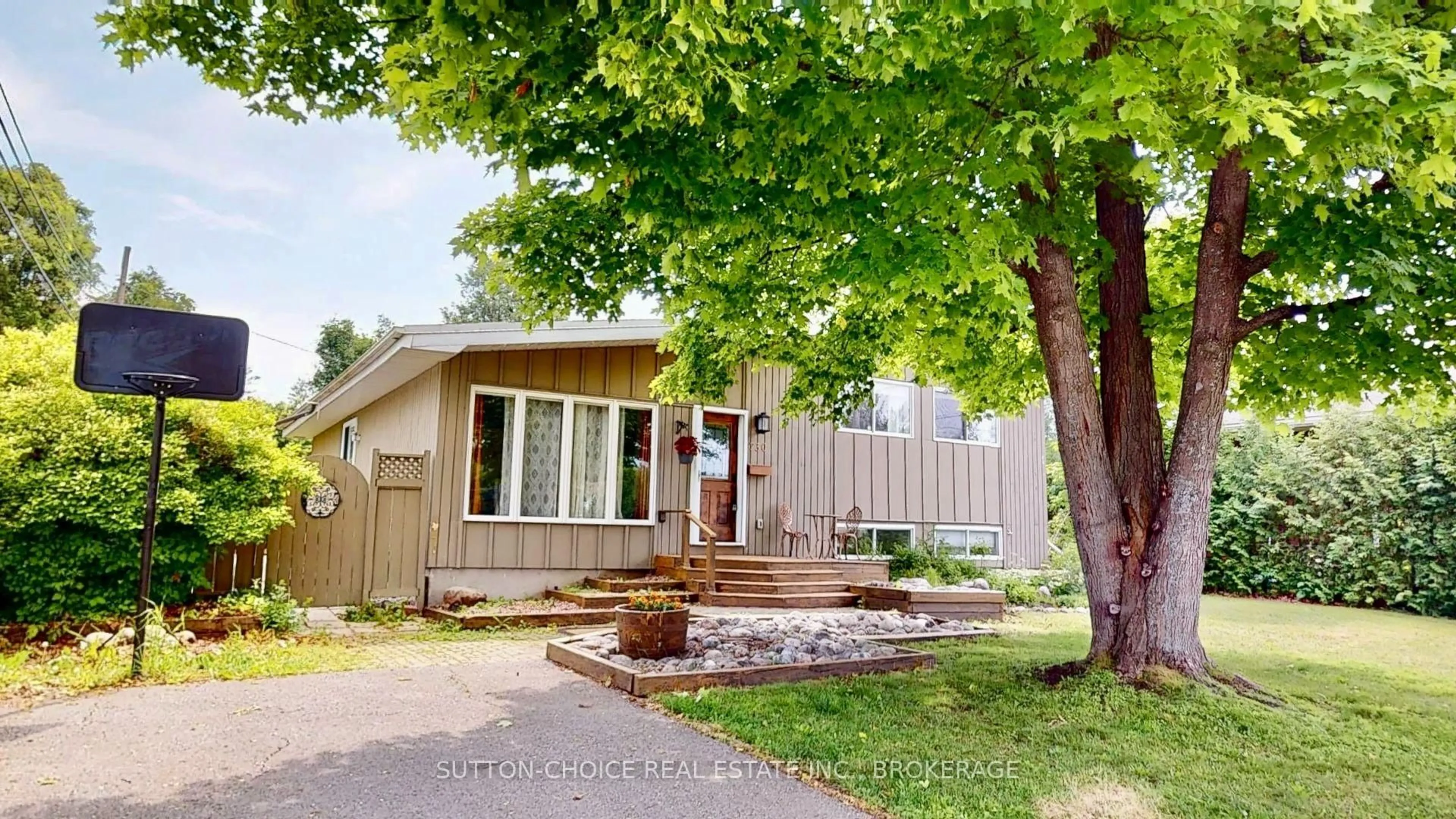 Home with vinyl exterior material, street for 730 Mckay Ave, North Bay Ontario P1B 7W1