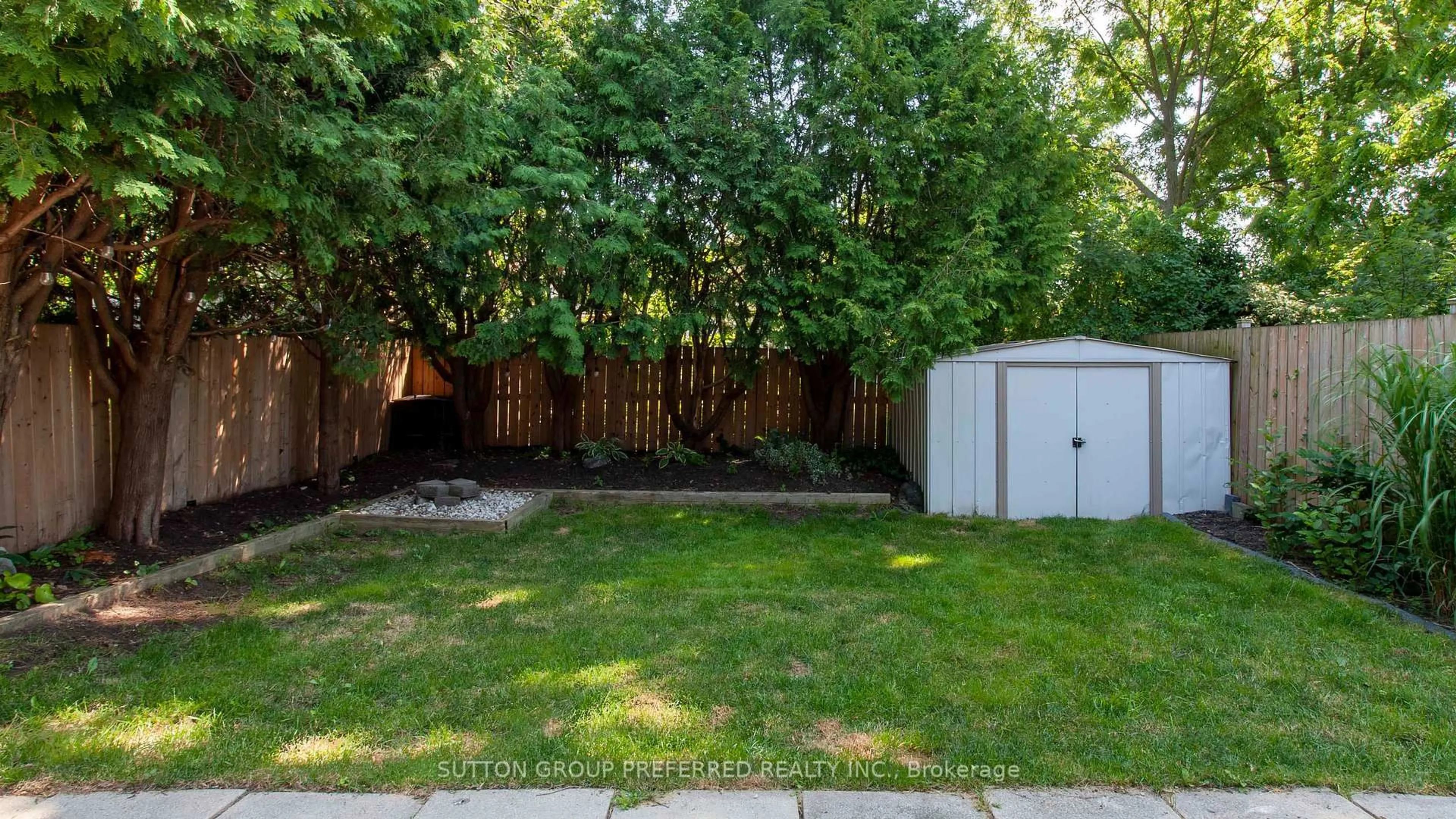 Patio, street for 458 Woodman Ave, London East Ontario N5W 3Z9