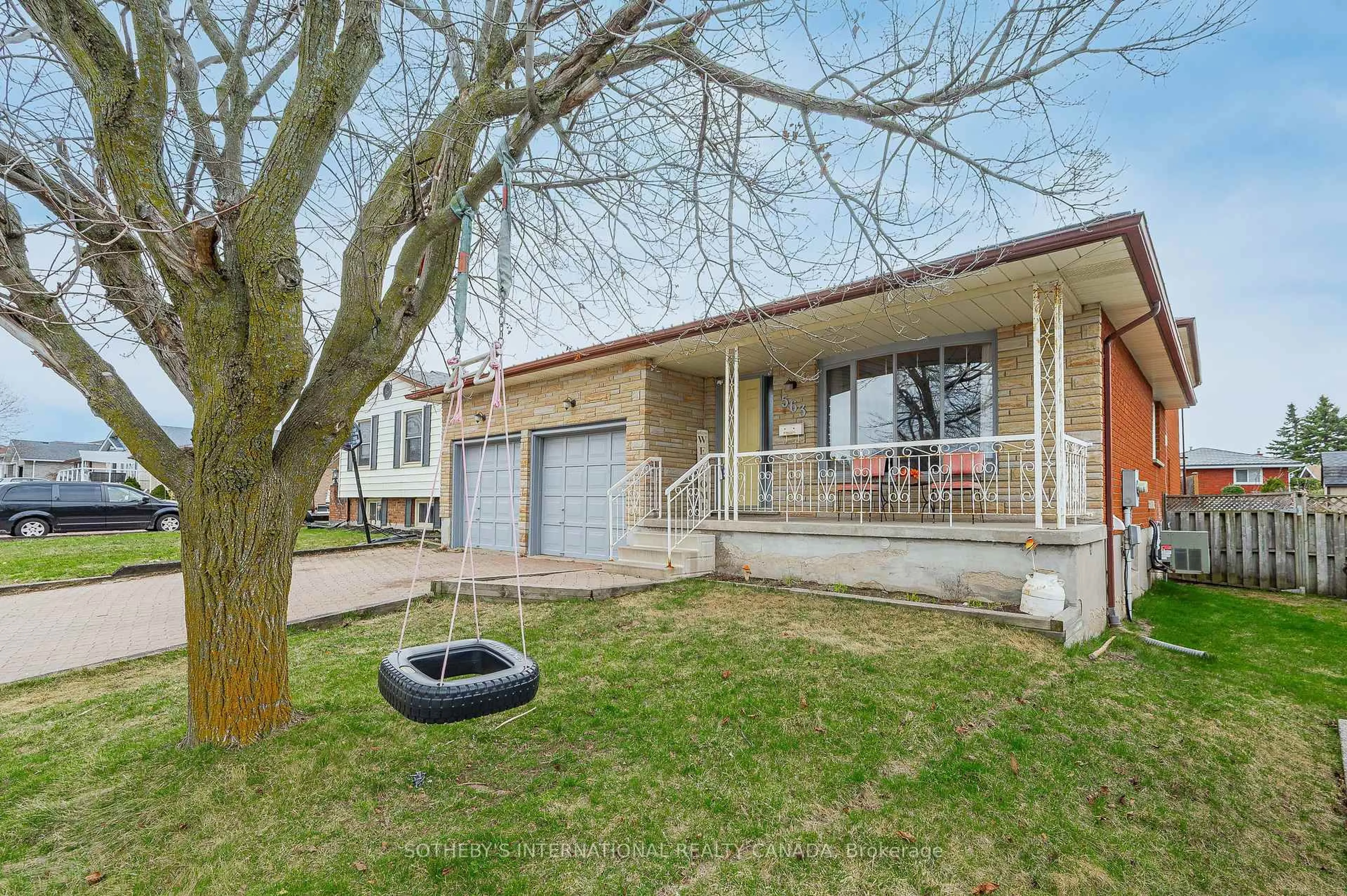 A pic from outside/outdoor area/front of a property/back of a property/a pic from drone, street for 563 Champlain Blvd, Cambridge Ontario N1R 7V1