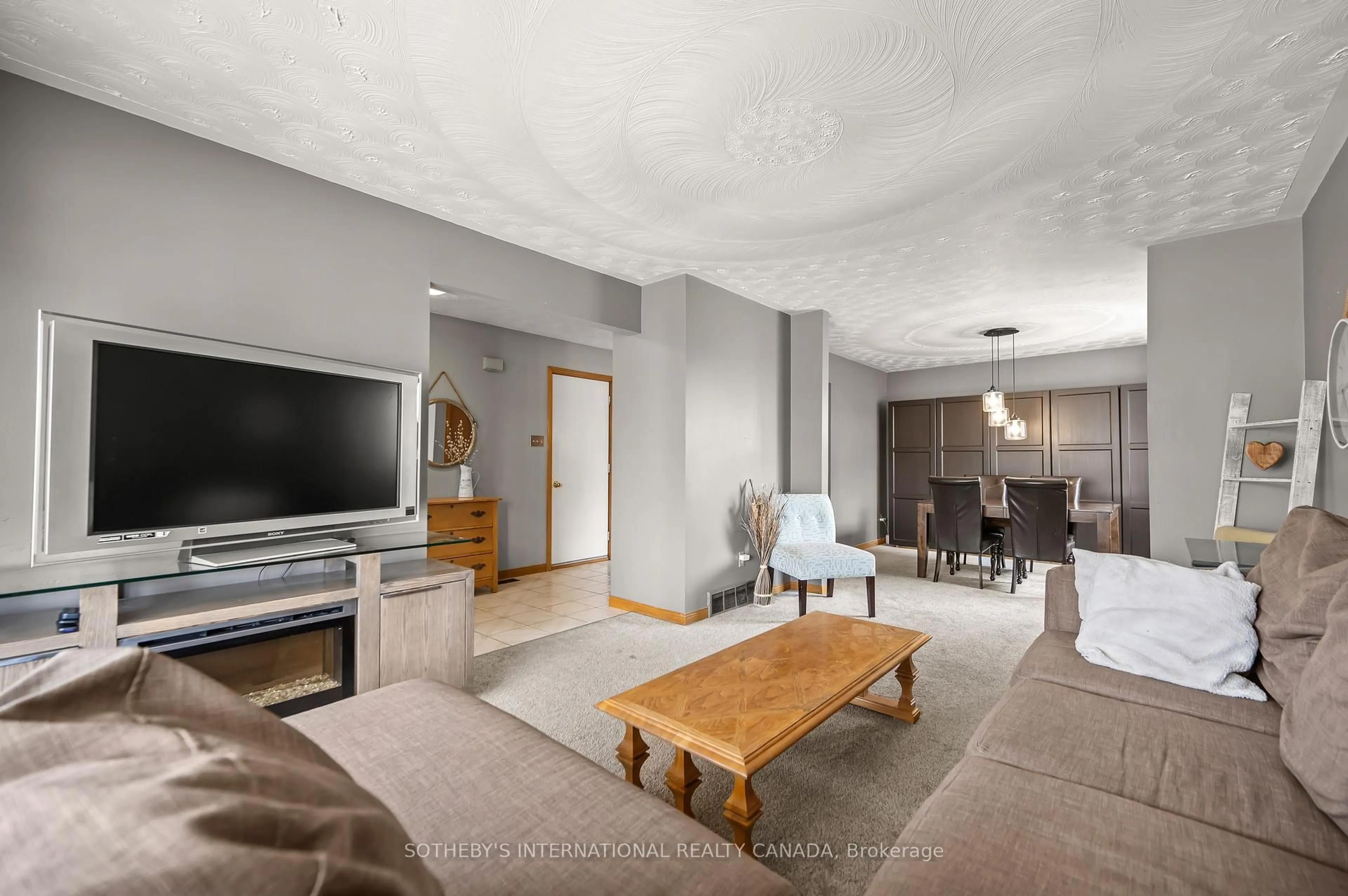 Living room with furniture, unknown for 563 Champlain Blvd, Cambridge Ontario N1R 7V1